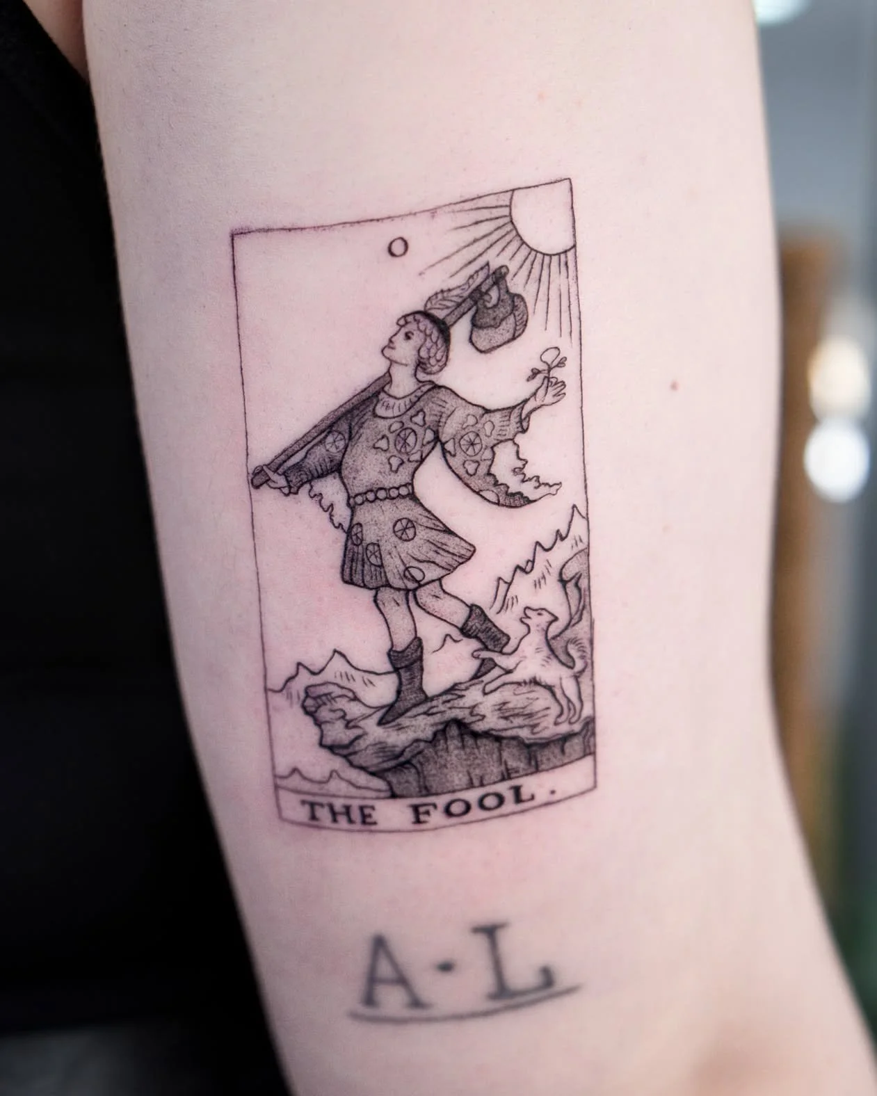 The Fool tarot card for Beatriz ☀🎀🐕

#womenwhotattoo #femaletattooartist #lisbontattooartist #lisbontattoo #tattoolisbon #tatouagelisbonne #lisbonnetatouage #lisboatattoo #tattoolisboa #lisbonfineline #finelinelisbon #illustrativetattoo #tattoolisb