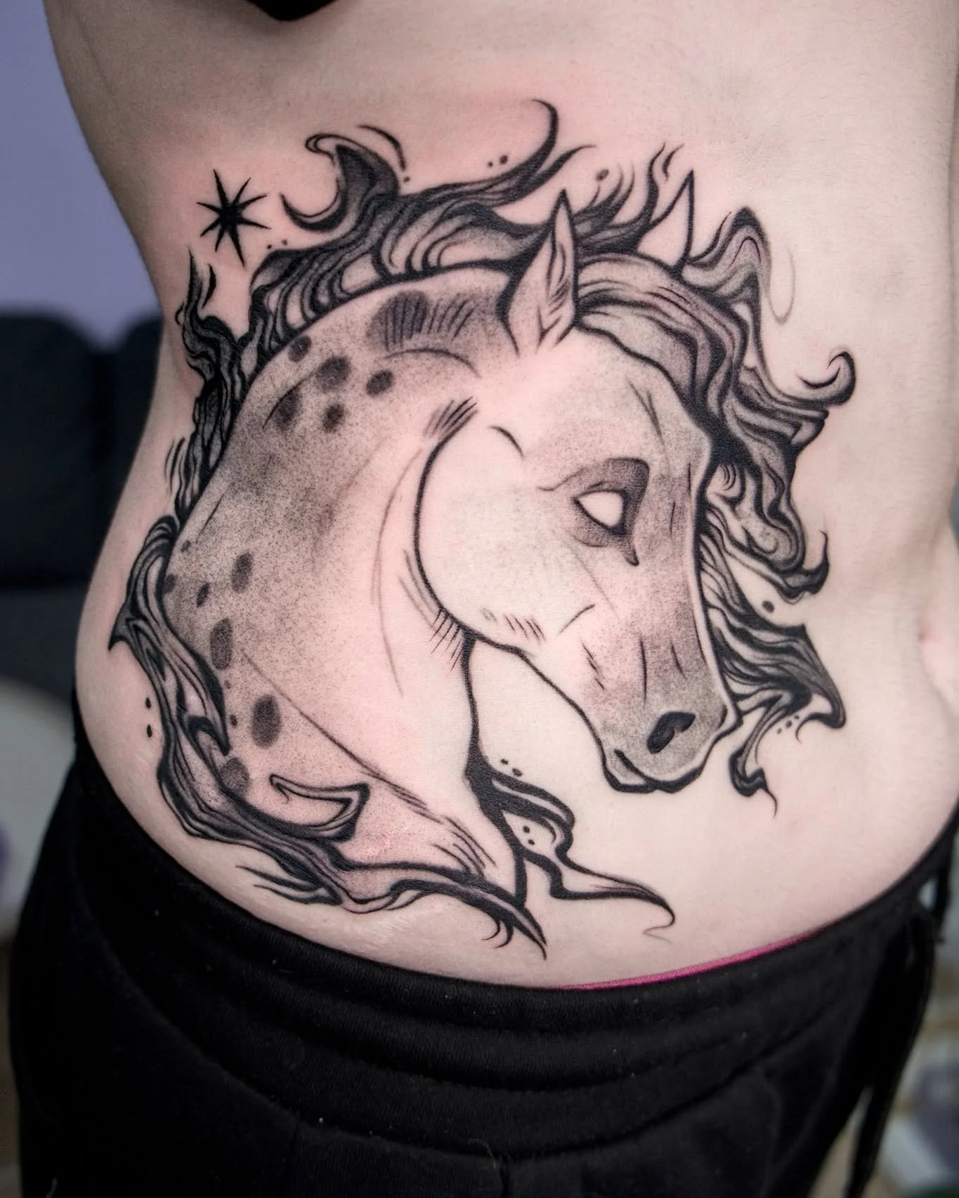 Update on this cutie - finally finished this belly tattoo, for Aaron!

#lisbontattoo #tattoolisbon #tatouagelisbonne #lisbonnetatouage #lisbonfineline #finelinelisbon #illustrativetattoo #lisboatattoo #tattoolisboa #bellytattoo