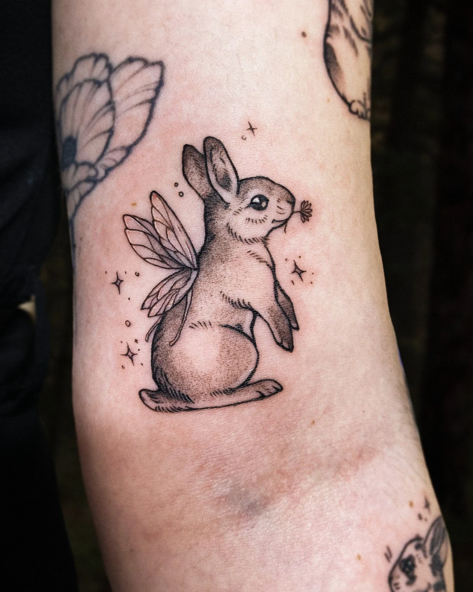 A rabbit fairy for Carol I made a while back already but had to make a throwback post for!🌸 
I want to make more of these so bad! Who's in? 

#lisbontattoo #tattoolisbon #tatouagelisbonne #lisbonnetatouage #lisbonfineline #finelinelisbon #illustrati
