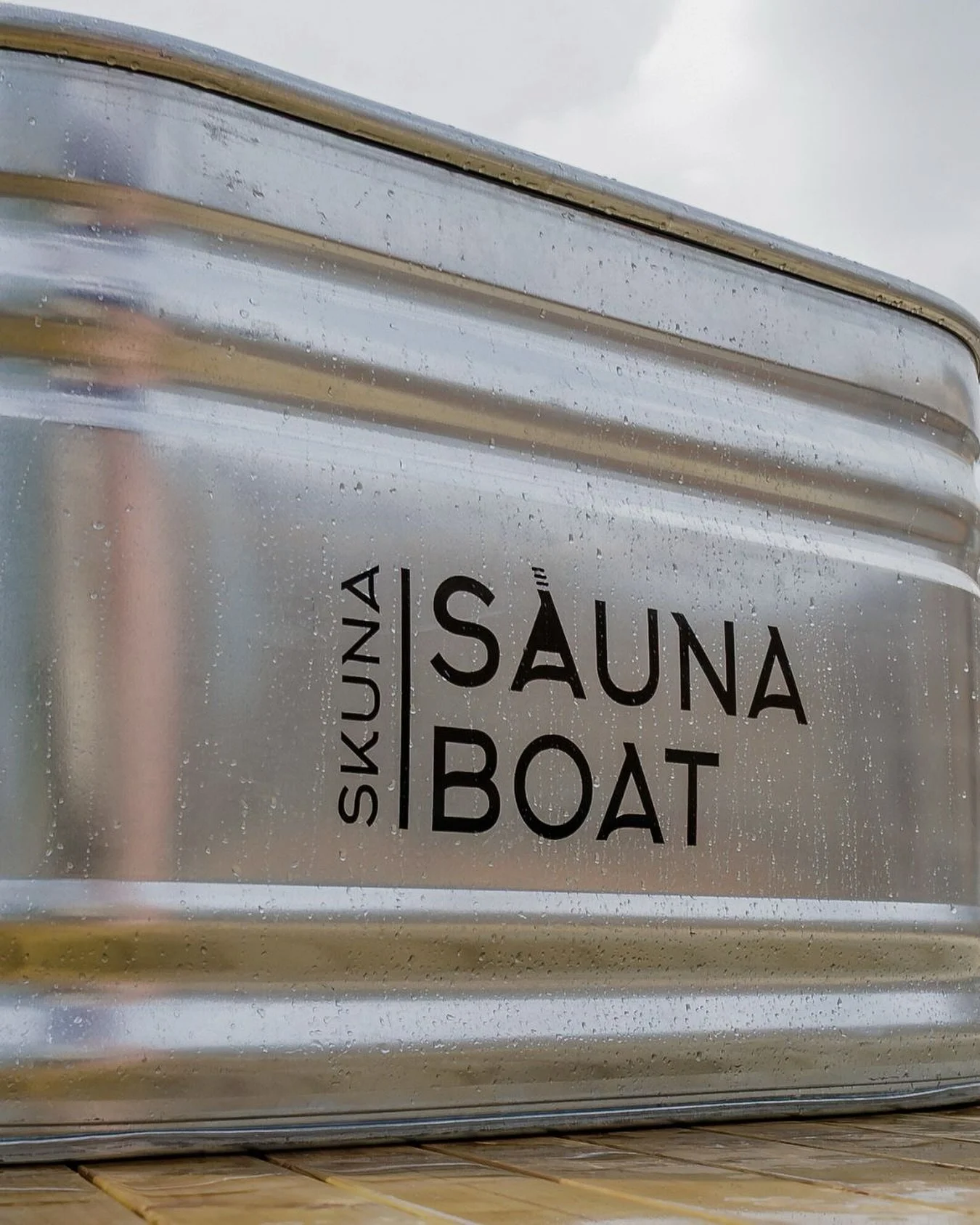 Contrast Therapy is magic. 🔥❄️✨

Going from the heat in the sauna cabin to the icy cold of the plunge bath, is a ritual that, when repeated, boosts energy. It also aids in muscle recovery and is said to help calm the nervous system. 

With the added