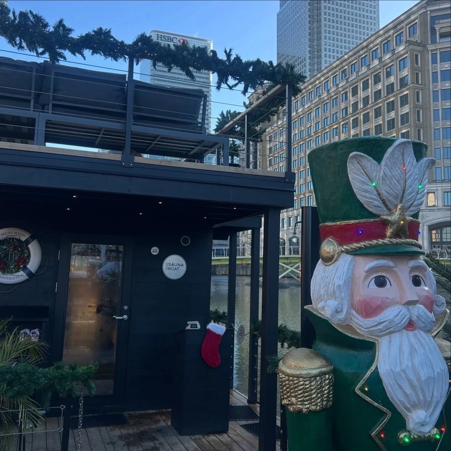 Have a very Merry Christmas to all our sauna friends - may it be filled with moments of relaxation and oodles of happiness!🎄✨

#merrychristmaseveryone 
#floatingsauna 
#skunasauna 
#skuna 
#cosychristmas