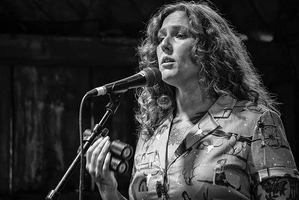 Two Crows for Comfort.  Kick back and relax to the beautiful tones of this Canadian duo at Maverick Music festival of Americana&hellip;  @capitalculturegallery @maverickfestivalsuffolk @twocrowsforcomfort #americanamusic #maverickmusicfestival #black