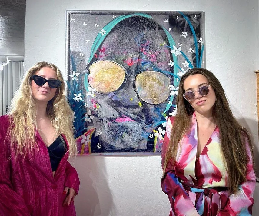 Mujer de Vi&ntilde;ales feeling the love in Miami @sparshatt_and_dalzell @artist_rachaeldalzell @capitalculturegallery @aquaartmiami @itssimsimaa @vee_ohh