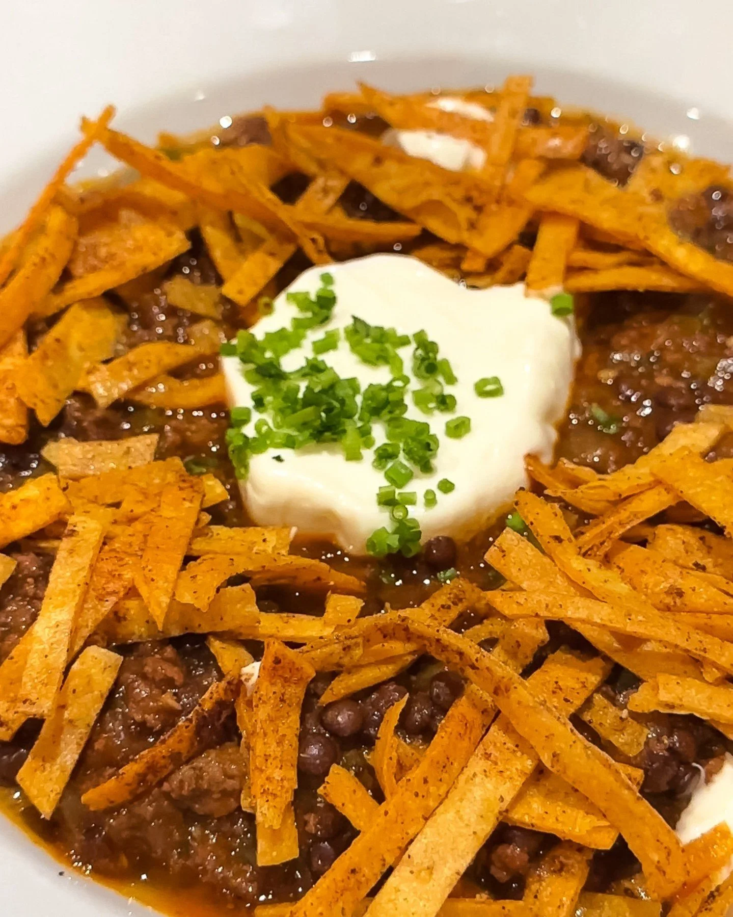 Wagyu chili with lentils, bell pepper, sour cream, and tortilla strips.

Hearty, balanced, and built to eat well with a drink in hand.

👉 Link in bio.