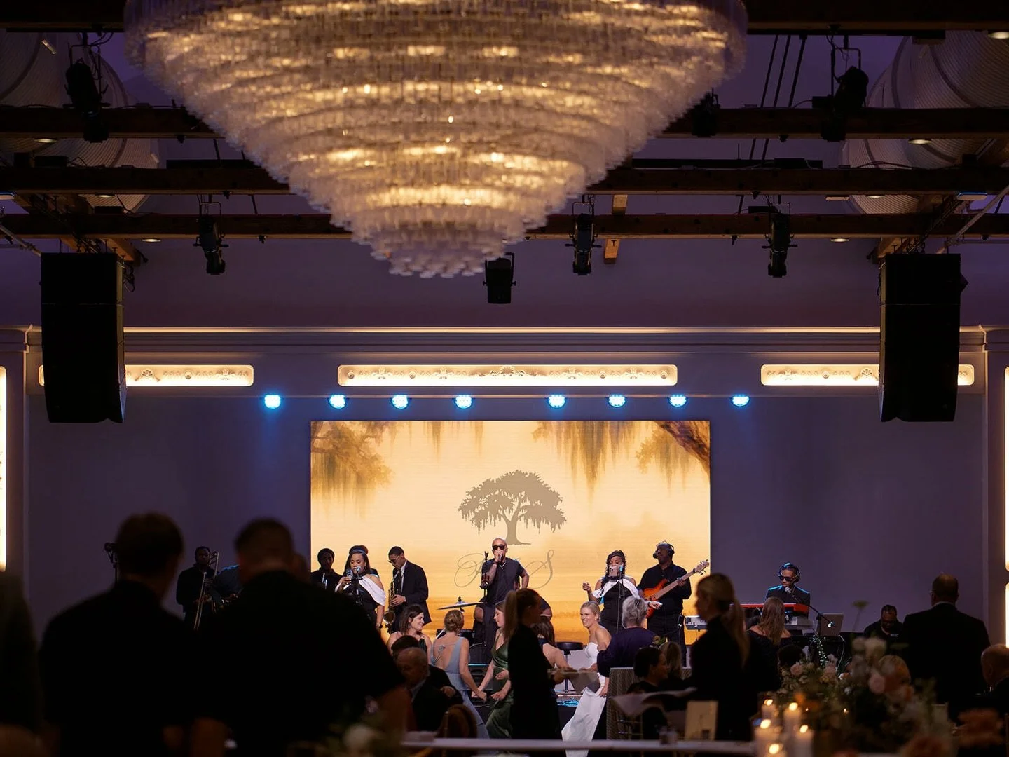 A night to remember. Dancing the night away for K+S.✨

Photographer: @cushlabeasley