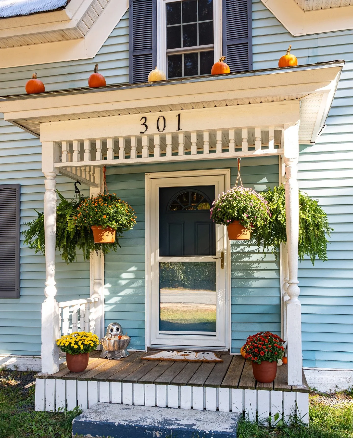 When owning a house was still a dream, I used to imagine a small roof to place pumpkins upon, as I had seen throughout New England (particularly Massachusetts). And now, here we are, in our first home, with pumpkins on our roof. Maybe clich&eacute;, 