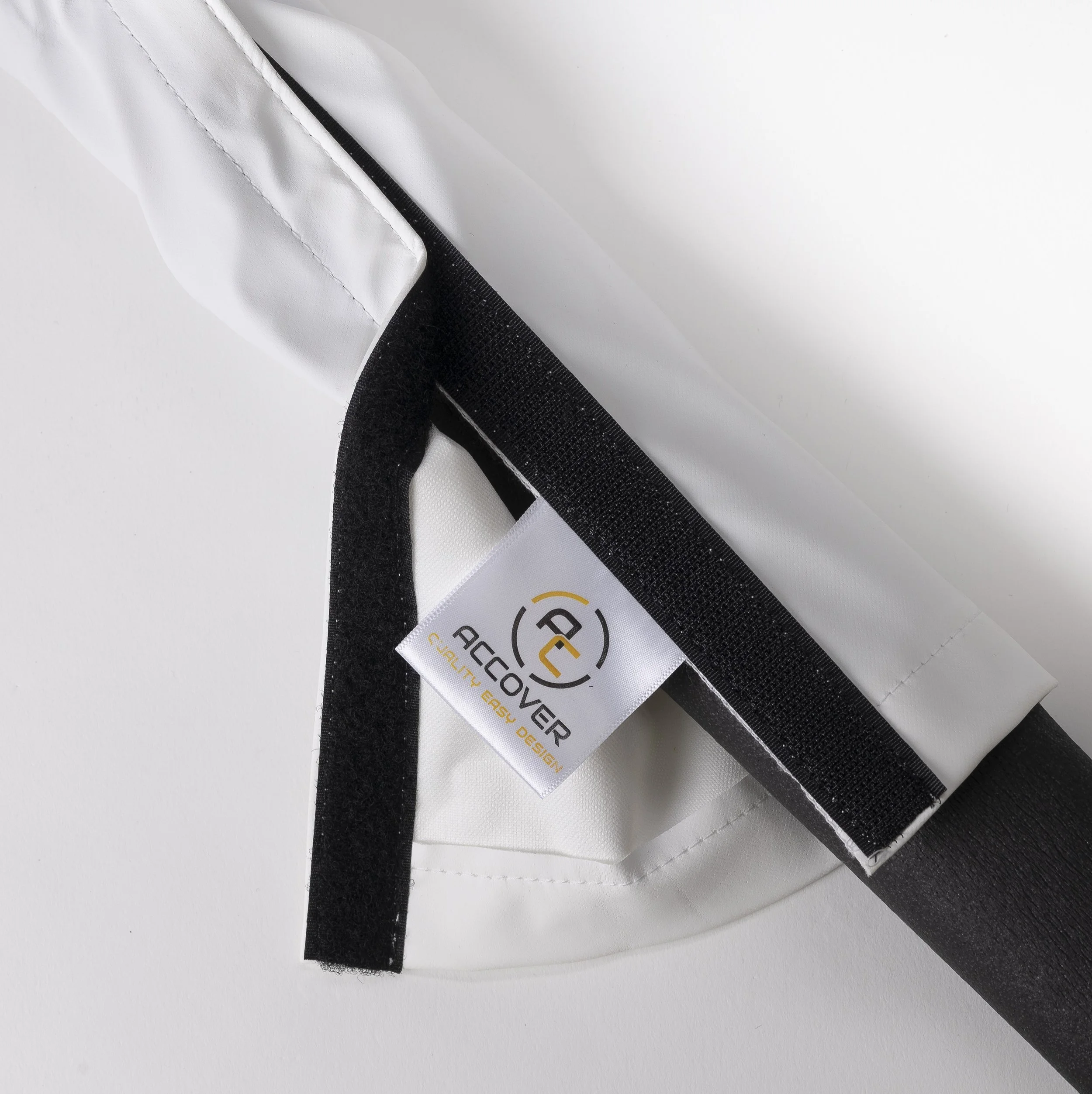 Accover suojasukka logo