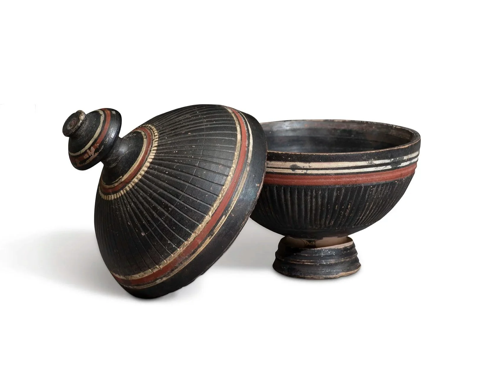 A Greek Gnathian pottery pyxis