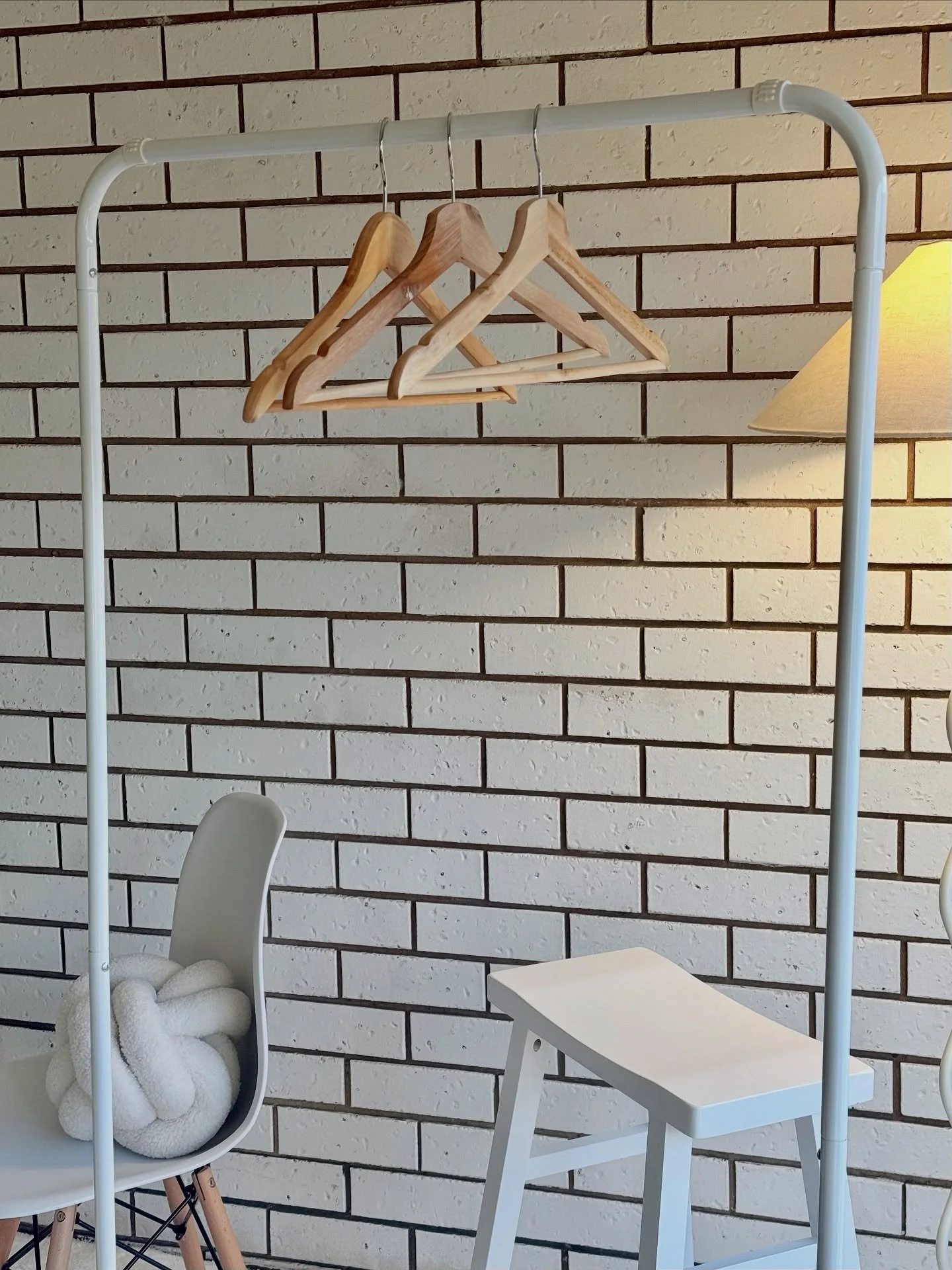 A fresh touch to our studio ✨
Our new minimal rack + cosy corner is ready to bring your shoots to life. 🤍

Limited spots open for free studio hire - DM for more details 🤍

#contentstudio #studiohire #melbourne #photographystudio #photography #video