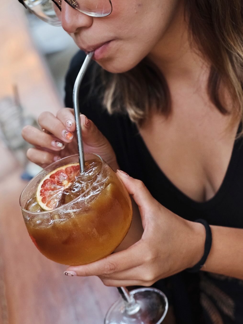 Inicia tu semana con el mood correcto. 🍸🌱
El lugar, la vibra y el c&oacute;ctel perfecto te esperan. 
〰️ Hoy es ideal para reconectar... con un buen drink en el coraz&oacute;n de Playa. 
📌 @callecorazon