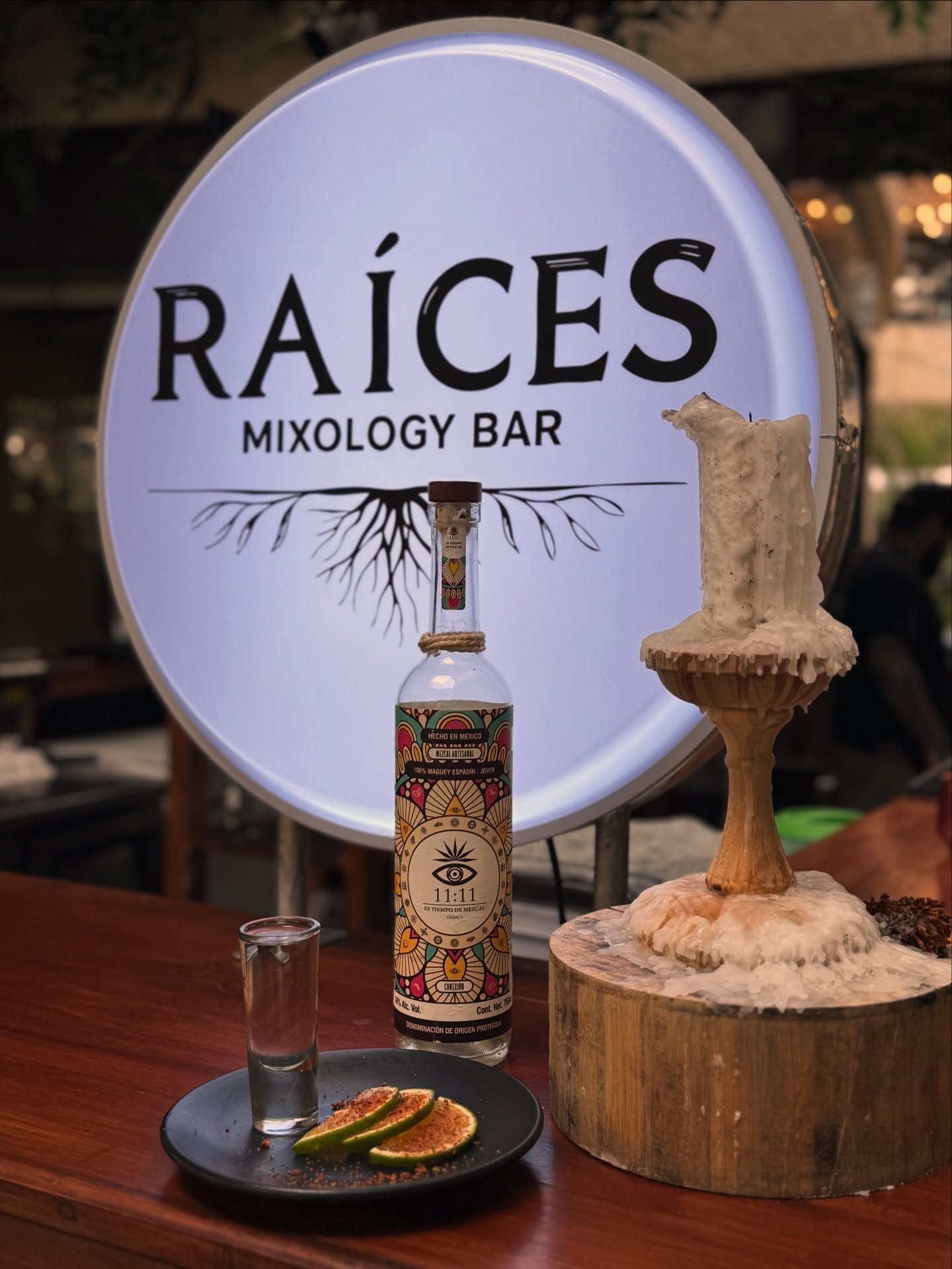 Dicen que a las 11:11 se piden deseos. Nosotros preferimos beberlos. 👁️✨
Si el universo no te ha mandado la se&ntilde;al que esperabas, es porque probablemente la se&ntilde;al est&aacute; en nuestra barra. Mixolog&iacute;a de autor para los que sabe