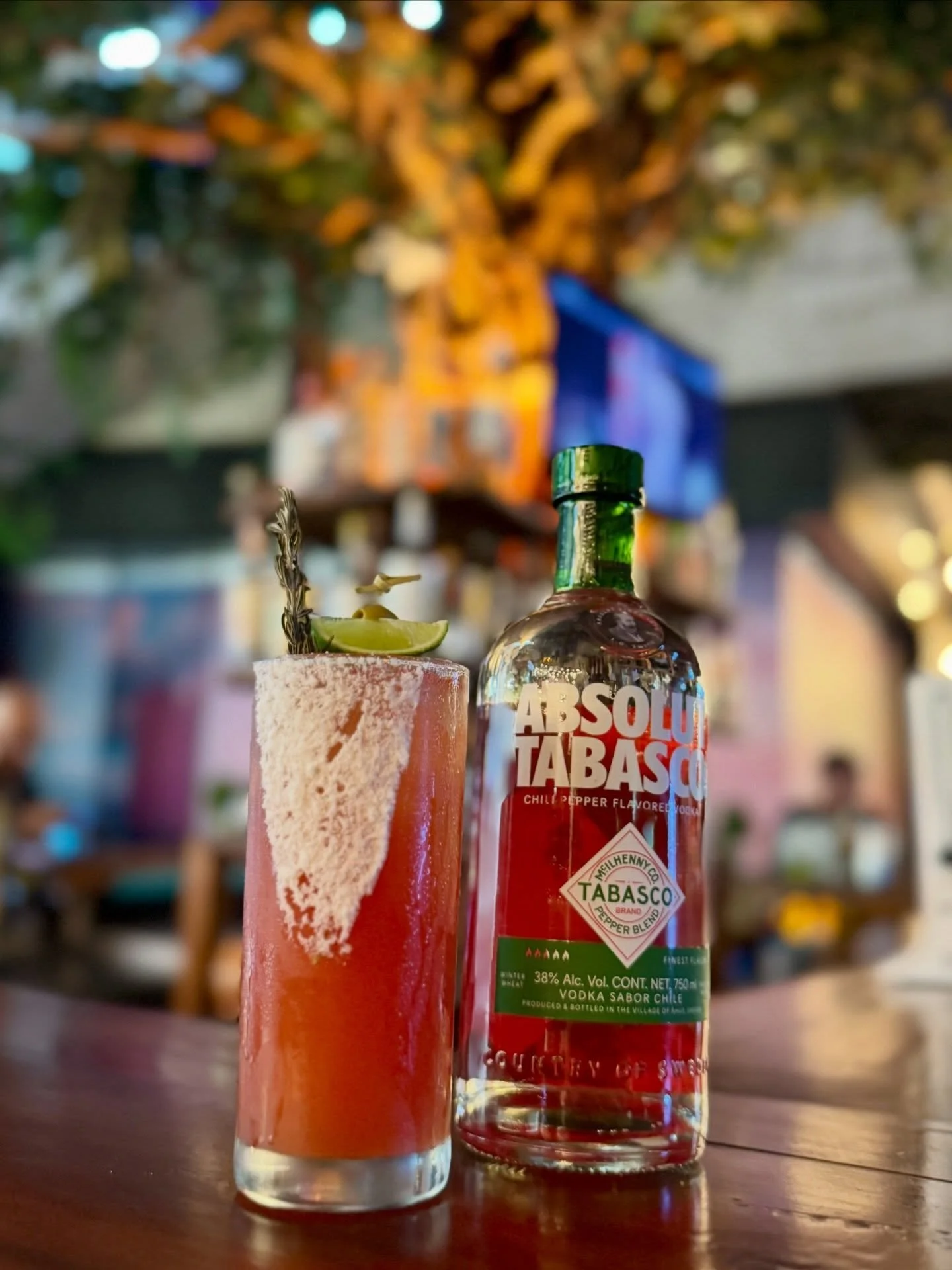&iexcl;El picante que tus tardes necesitaban! 🔥

Ven a probar nuestra mezcla explosiva con Absolut Tabasco. Solo para los que buscan sabores intensos.
&iquest;Te atreves con el primer trago? 🌶️