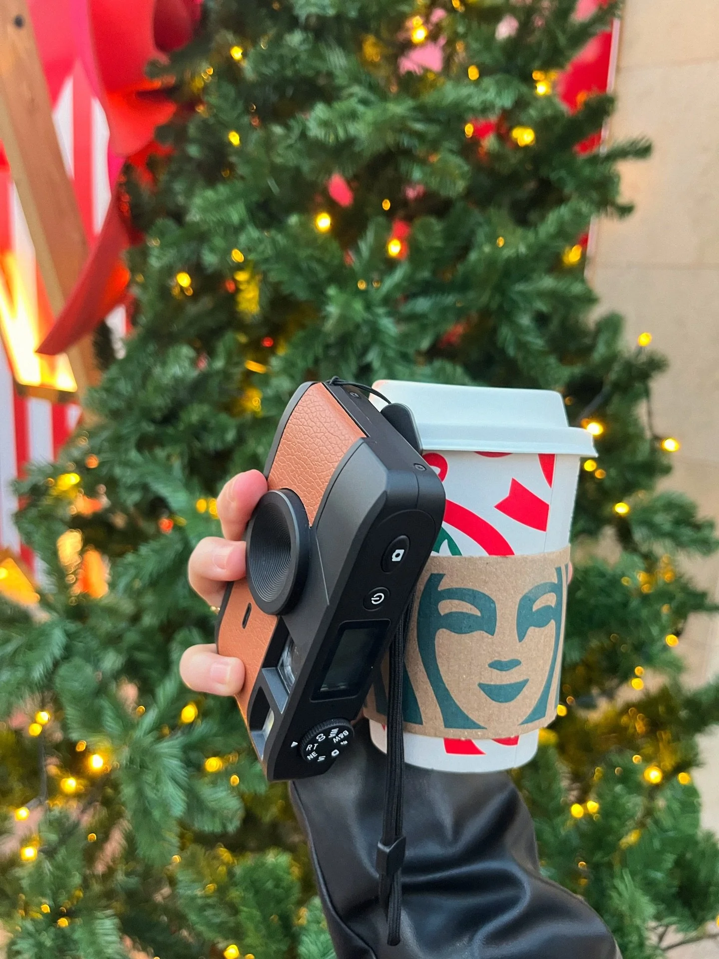 Christmas is coming to RetroCam, stay tuned 🎄🎁

.
.
.
.
#christmasseason #retrocam #digitalcamera #christmassales