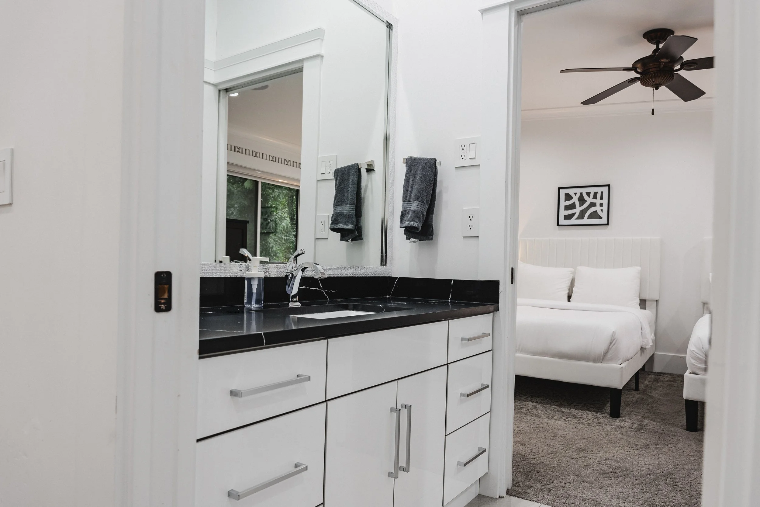 Hugh AirBnB02-25.jpg