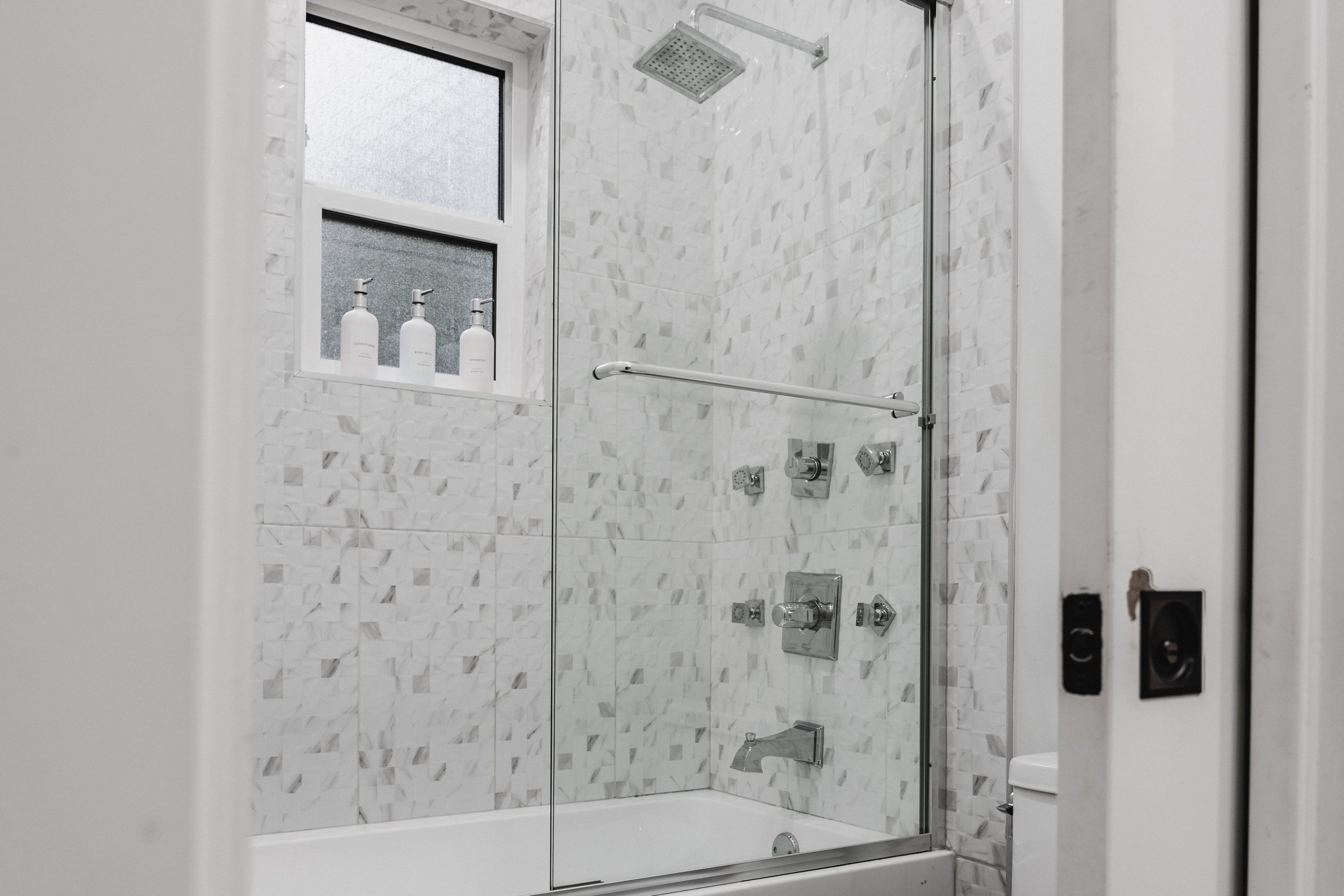 Hugh AirBnB02-24.jpg