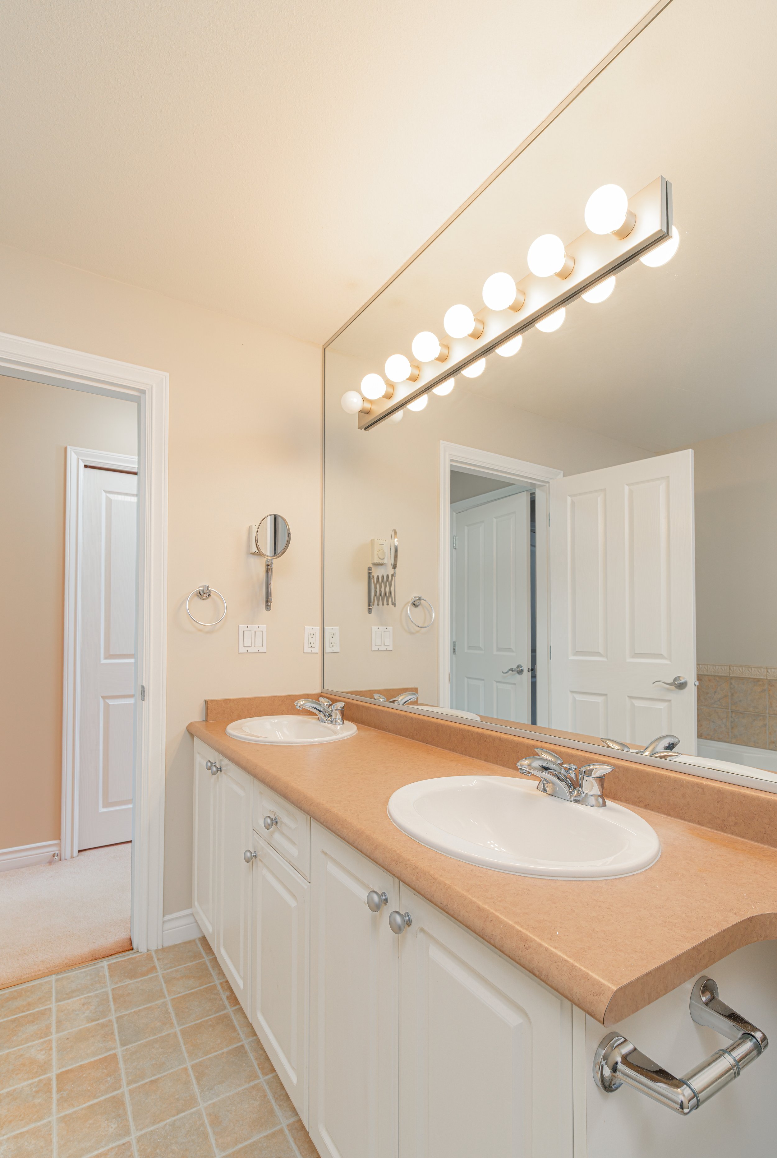 61 Ave Surrey_16.jpg