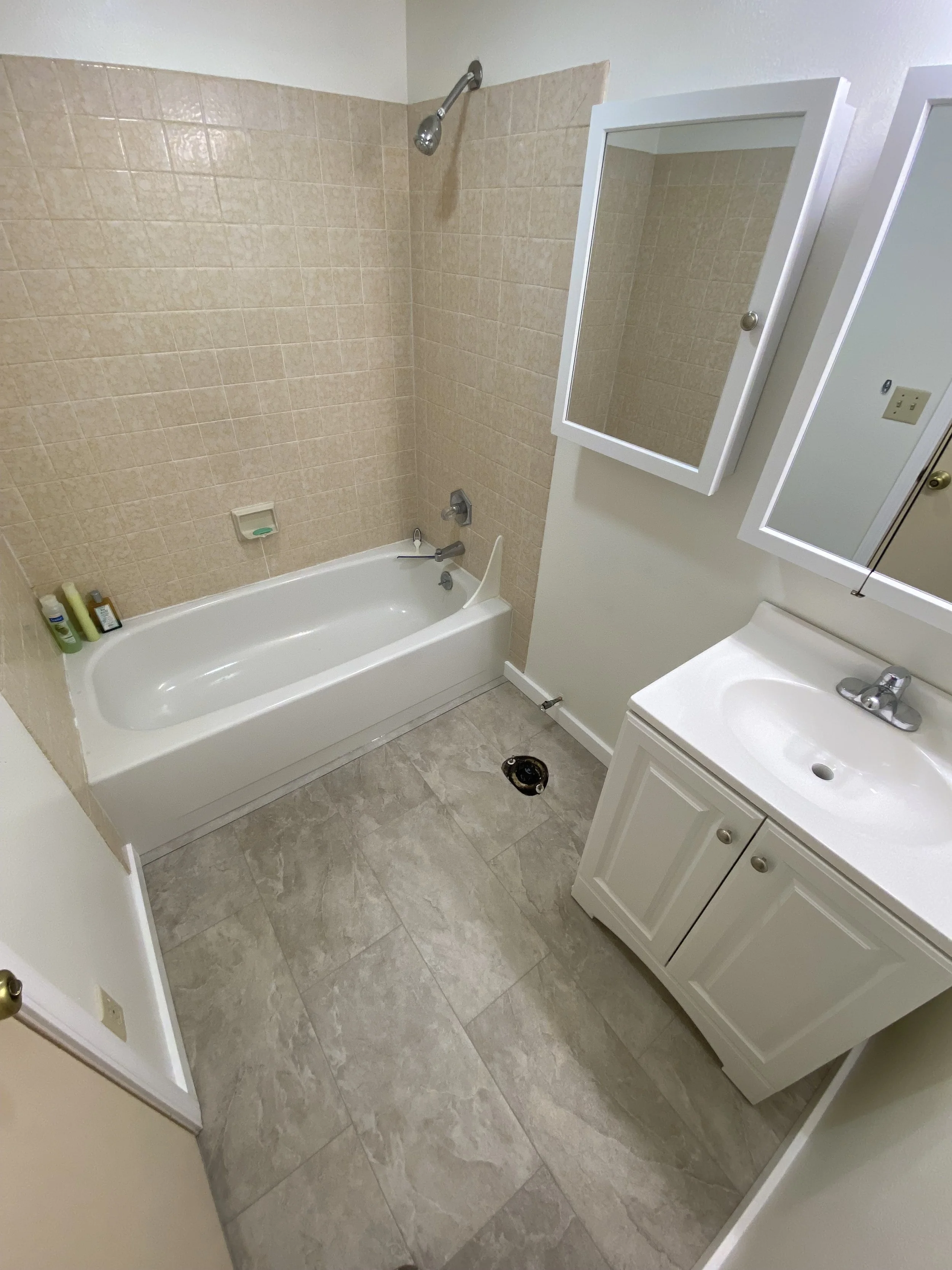 The resalts after we finished. Client wanted to take care of the toilet and panting.