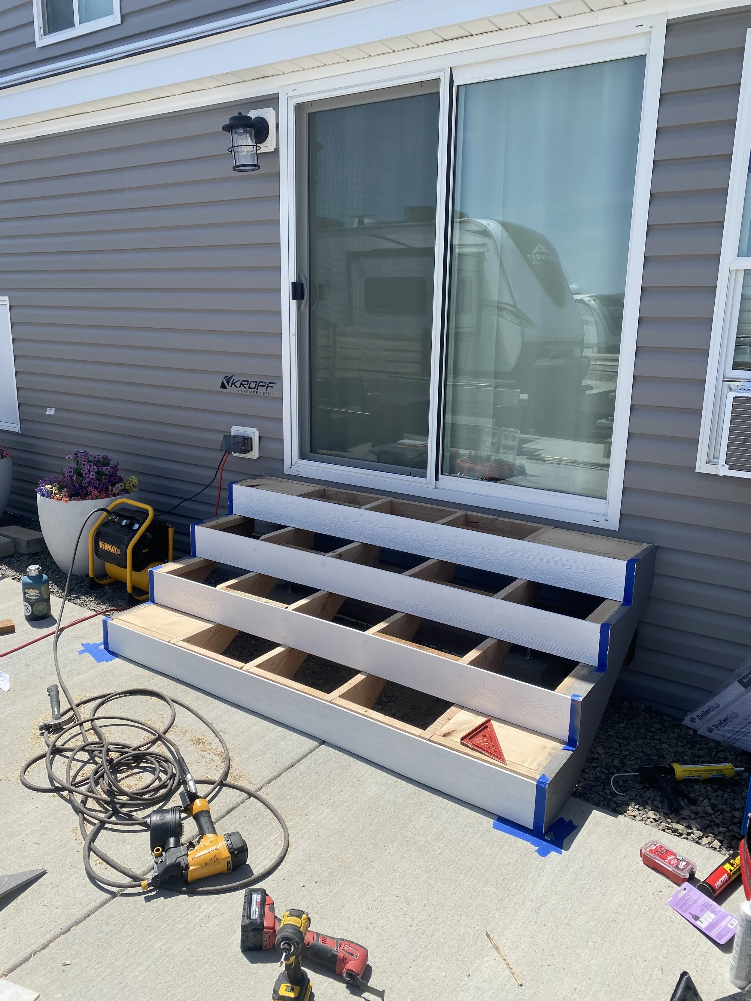 Stringers and framing together.