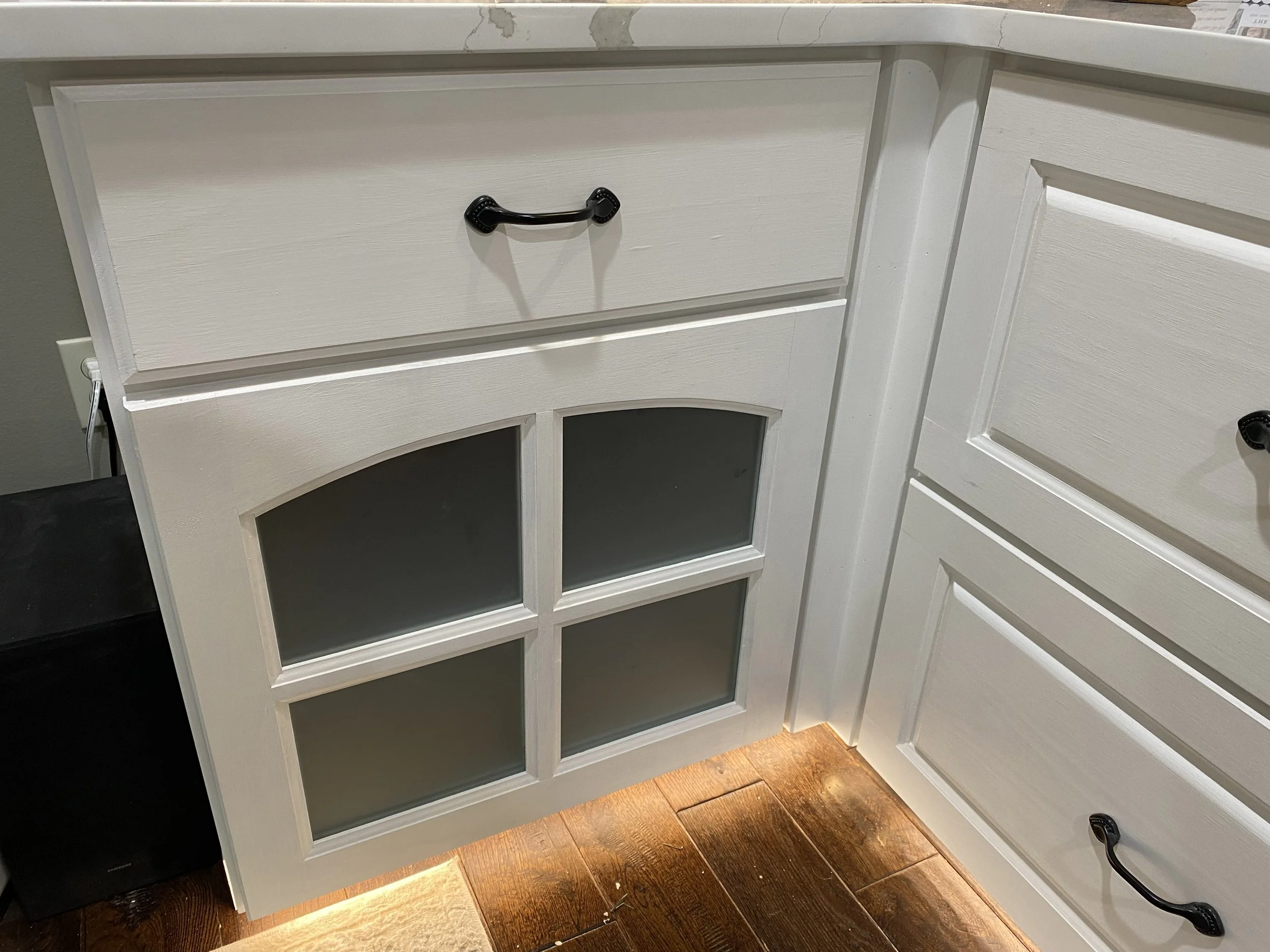 Finished decorative glass cabinet door