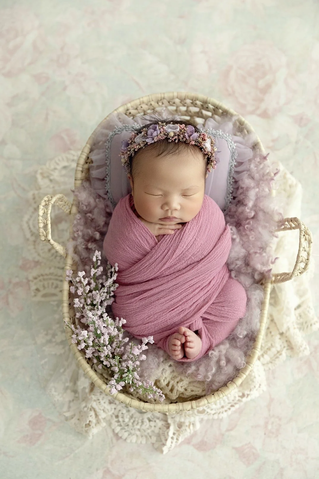 setting-up-a-newborn-photo-shoot56.jpg
