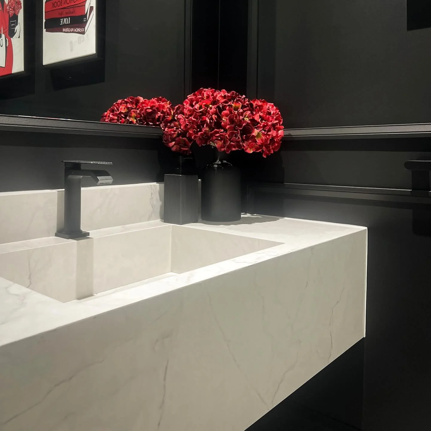 Small spaces can make for bold statements with the right colours, wall panel details and floating vanities. 
#interiortoronto 
#interiordesign 
#designyyz 
#powderroomdesign 
#blackisthenewwhite 
#iceburgglass 
#projecttower