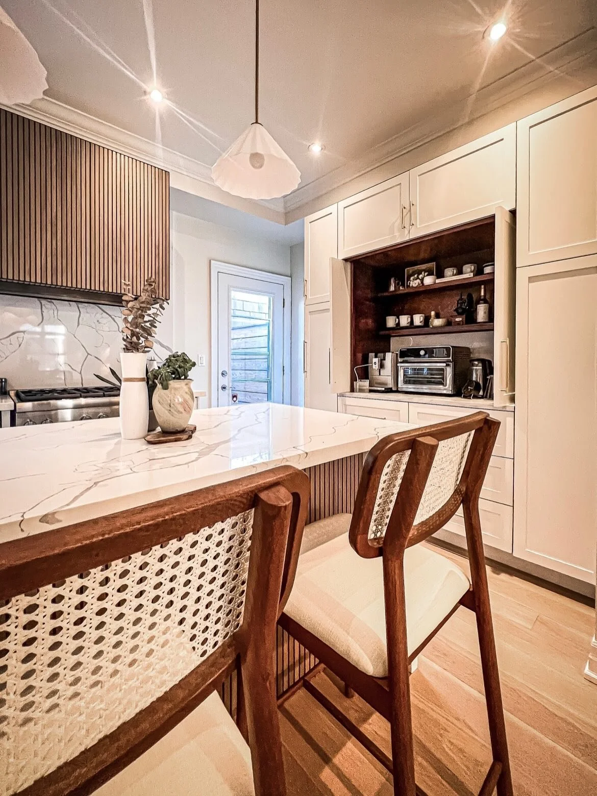 Not every home needs a full renovation, but sometimes a facelift with the right finishes can really enhance your space and increase its value.  Project Heward.  Swipe for the before. 

#interiordesign 
#projectto 
#materials 
#designyyz 
#swipeforbef