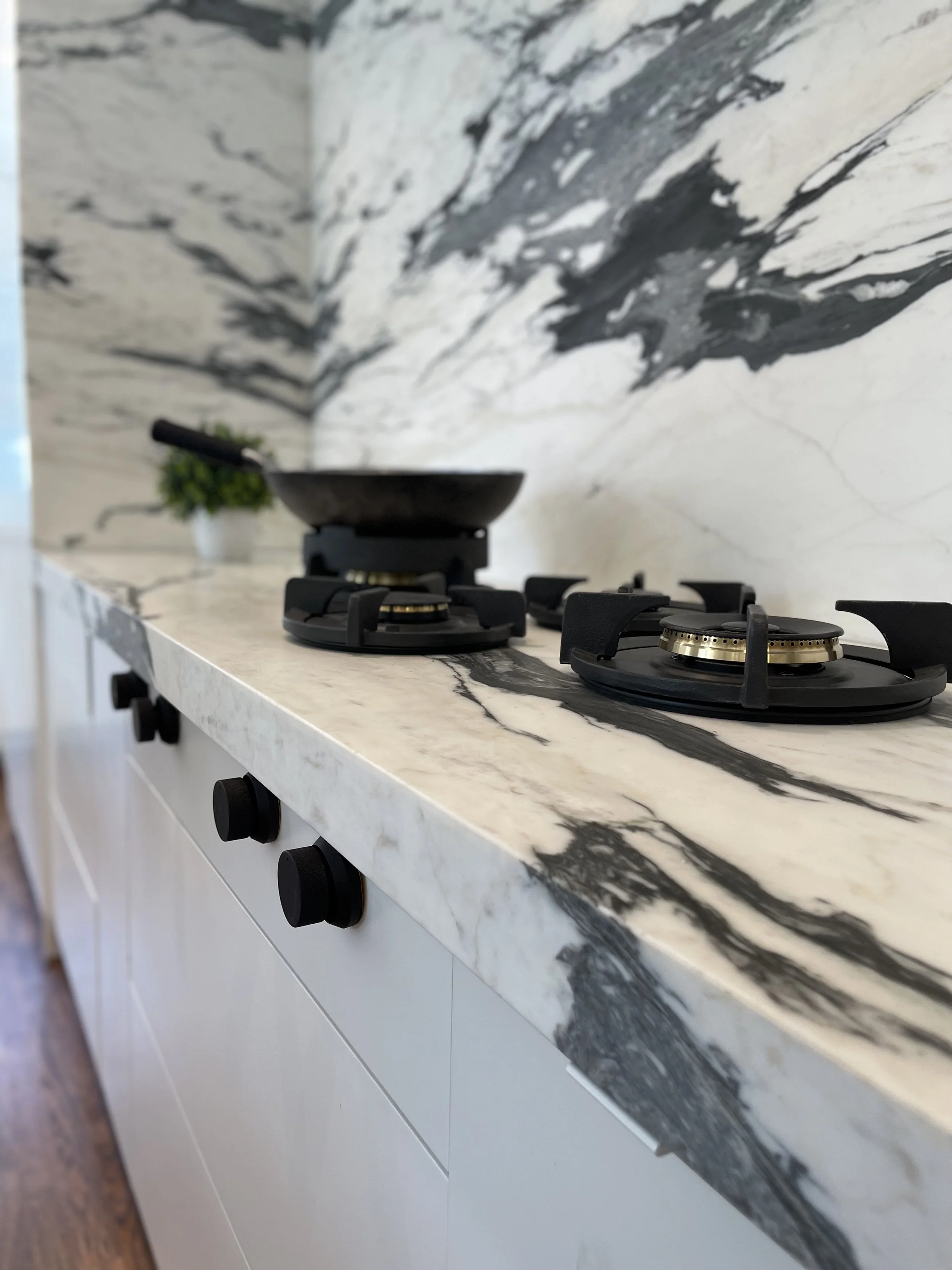 corchia kitchen integrated stove full backsplash