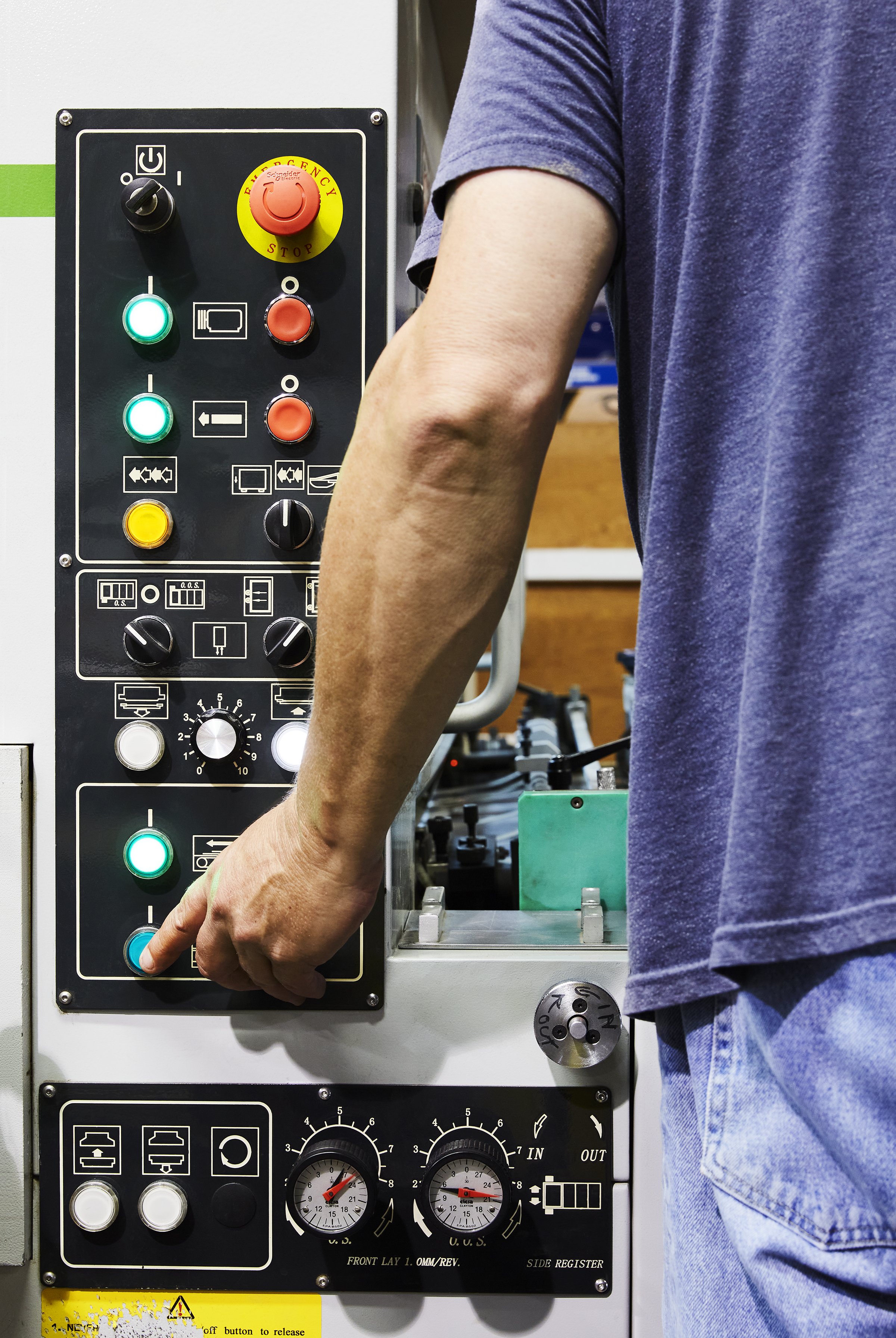 Proprint brand photography featuring a production specialist operating an industrial printing control panel, highlighting the technical expertise and precision behind the company's printing capabilities.