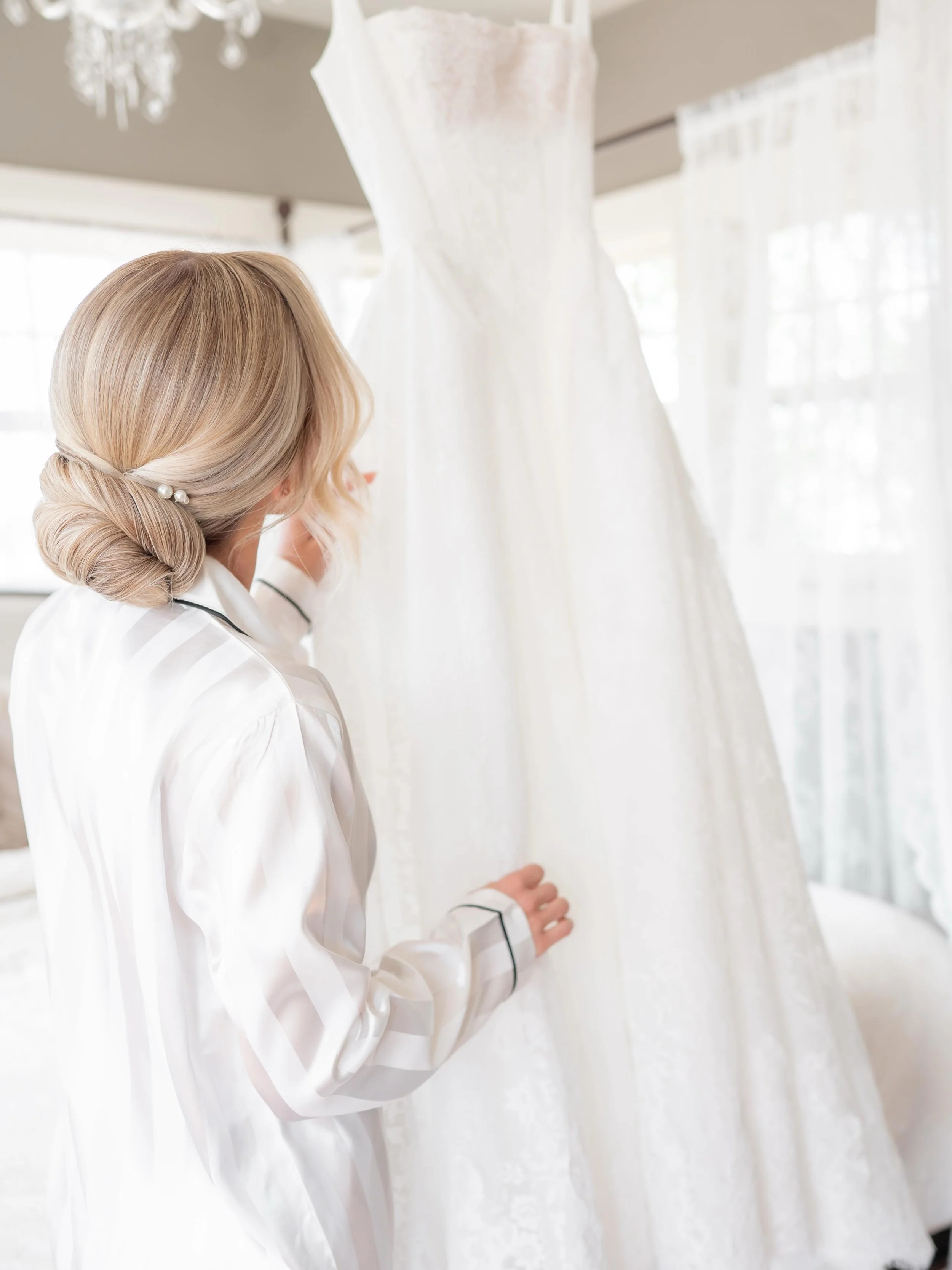 My favorite part will always be how you feel, not just how you look 🤍 The hugs after &ldquo;you did exactly what I dreamed of&rdquo; will always get me 🥹✨

VENUE | @&zwnj;themanorhouseco
PHOTOGRAPHER | @&zwnj;girardphotoandfilms
VIDEOGRAPHER | @&zw
