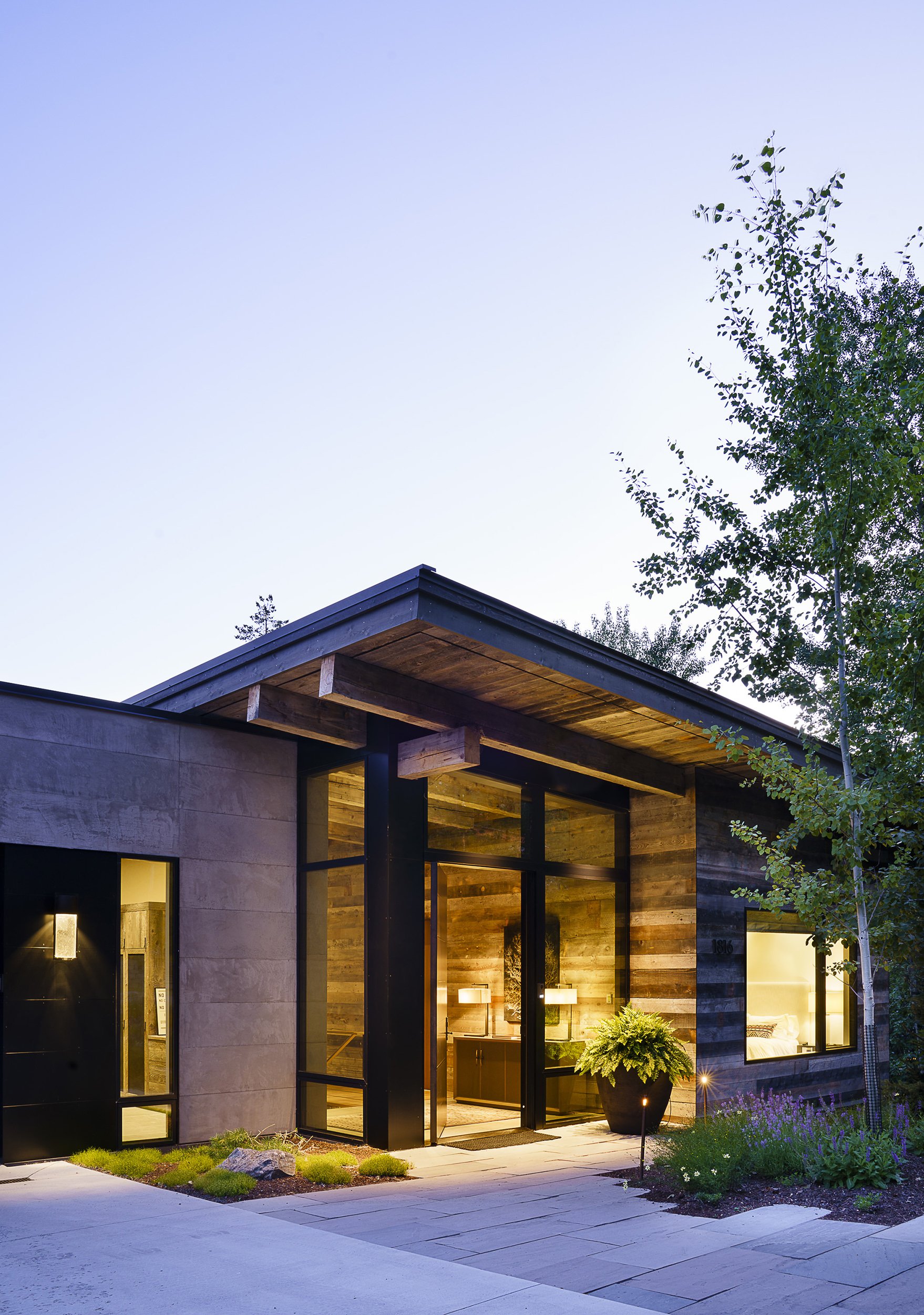 2 LLG-02_Stumptown_web_2500h.jpg