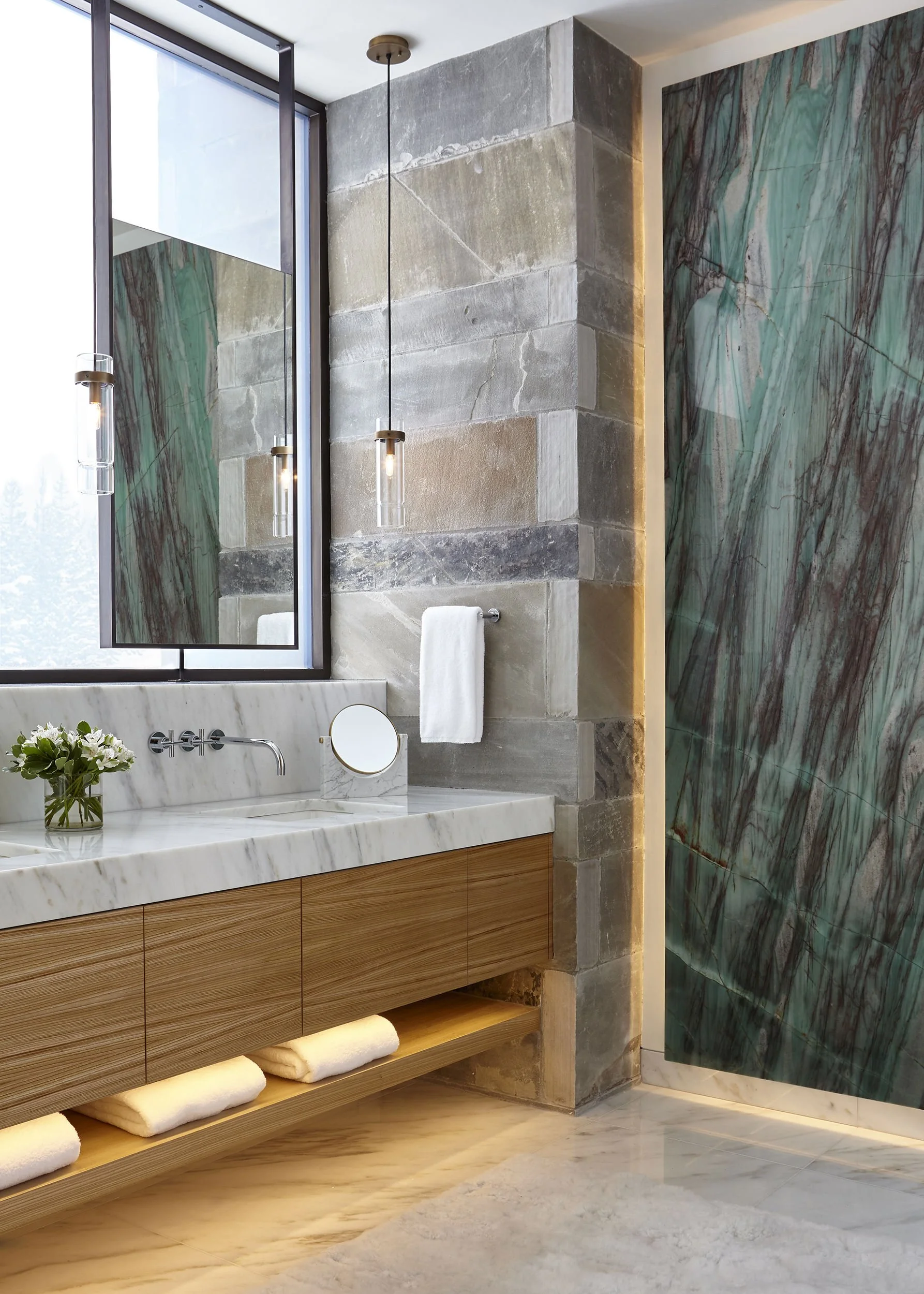 6 2019_02_26 HW 0344X_Broadside Sol_web_2500h.jpg