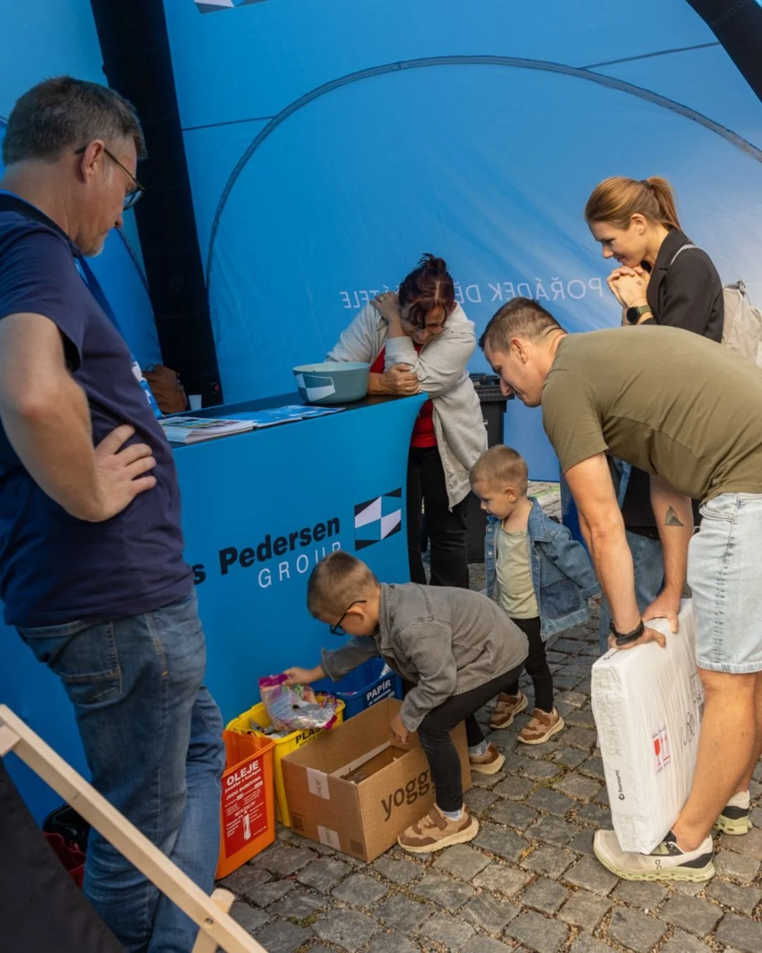Na Ř&iacute;čansk&yacute;ch slavnostech jsme uk&aacute;zali, že tř&iacute;děn&iacute; nen&iacute; nuda! 🎊

Na&scaron;e stanovi&scaron;tě přineslo hry, soutěže i možnost nahl&eacute;dnout do popel&aacute;řsk&eacute;ho auta. 🚛
Byli jsme hrdou souč&aa