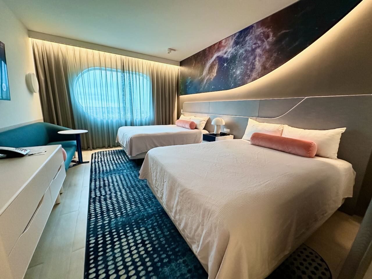 Universal&rsquo;s newest kid on the block, Stella Nova, is honestly gorgeous &mdash; modern, bright, spacey vibes&hellip; and it comes with a walking path to Epic Universe. ✨

Prime Value pricing but feels way nicer than &ldquo;Prime Value.&rdquo;
If