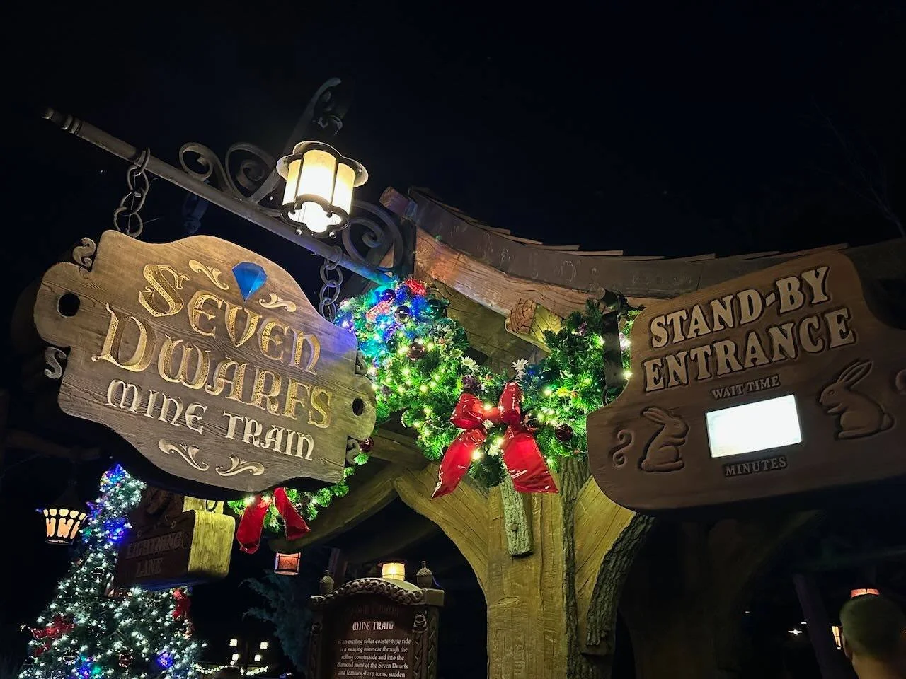 There are two types of people:
1️⃣ &ldquo;We booked this trip 11 months ago.&rdquo;
2️⃣ &ldquo;Sooo&hellip; what if we went to Disney next week?&rdquo; 😅

And honestly? Both get the same amount of magic.

If you&rsquo;re trying to pull off a last-mi