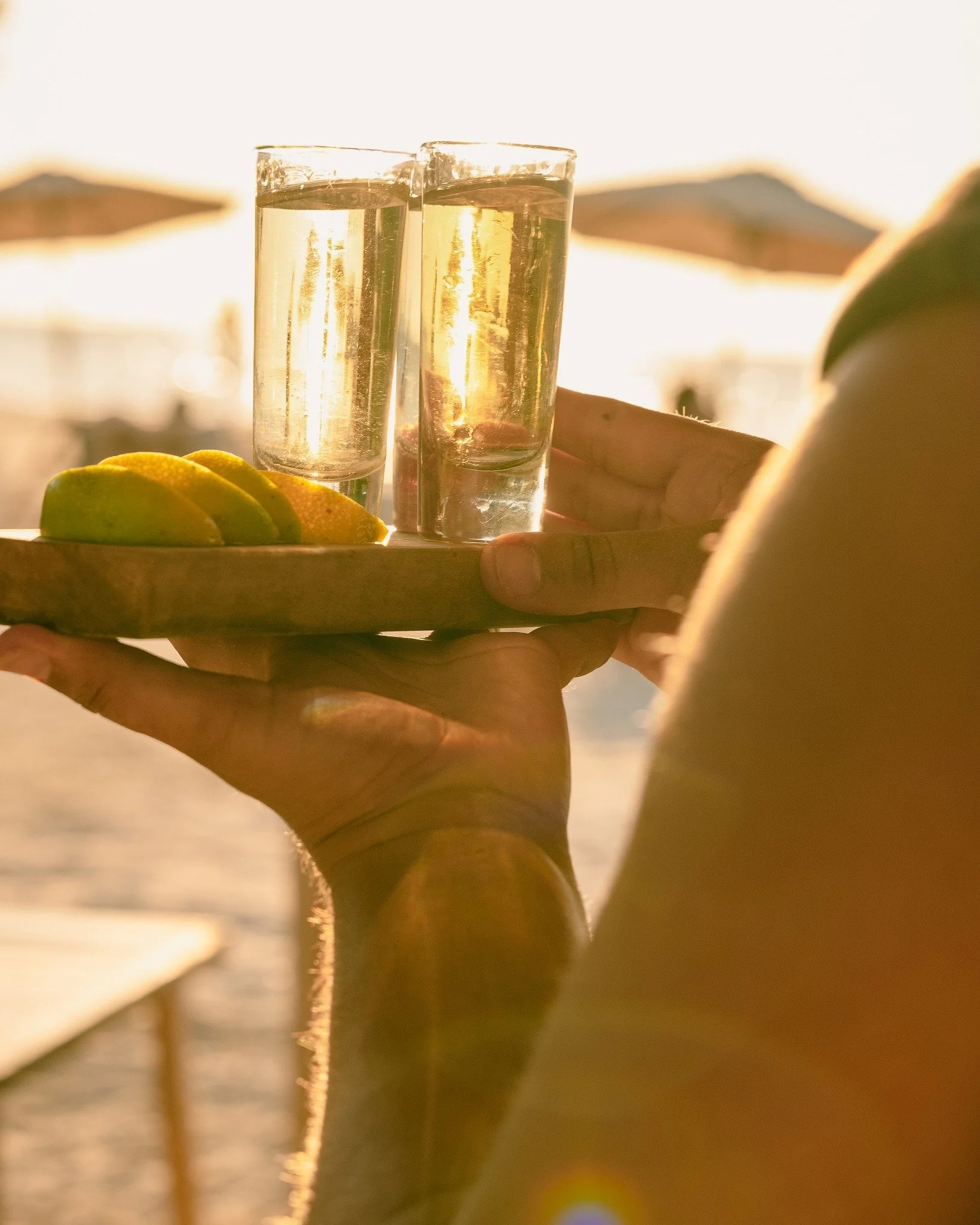 This is how Tekio Holbox tastes.

Fresh fish tacos, crunchy veggies and homemade sauces, a cold Mexican beer in the sand and golden tequila shots right on the beach.

At Tekio Holbox beach club we serve fresh catch of the day, local flavors and chill