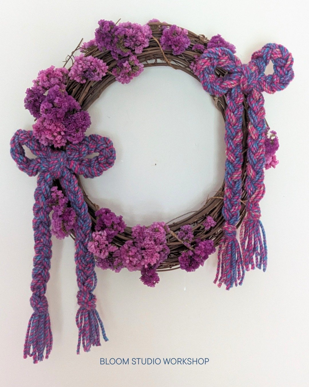 There are still some dried wreaths available for local delivery including this cutie which is currently on display at @oldeschoolcraft in Gorham! Link in bio to shop the collection 💗 
.
.
.
.
.
.
dried flowers - wreath - fall wreath - fall flowers -