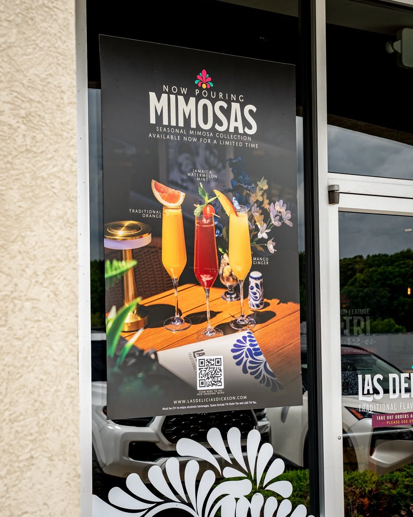 Cada temporada es una oportunidad para vender m&aacute;s.

Creamos campa&ntilde;as visuales que captan la atenci&oacute;n desde que el cliente llega a tu negocio. Desde el dise&ntilde;o hasta la instalaci&oacute;n, nos encargamos de todo.

✔️ Design
