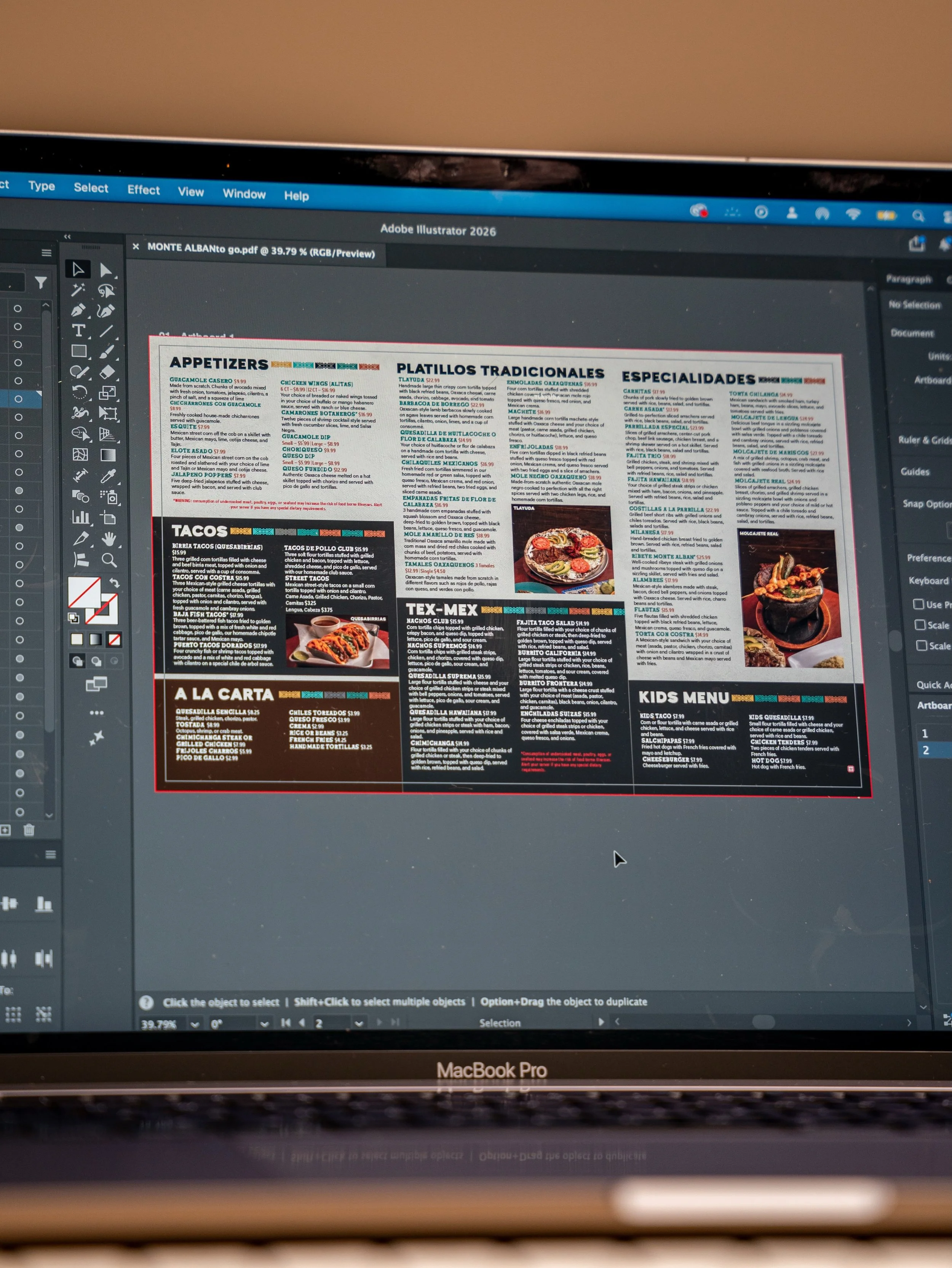 Dise&ntilde;ando Versi&oacute;n To-Go de men&uacute;: clara, funcional y fiel a la identidad del restaurante.

Dise&ntilde;o que eleva la experiencia. ✨

#CarreonStudio #RestaurantBranding #Dise&ntilde;oDeMen&uacute;s