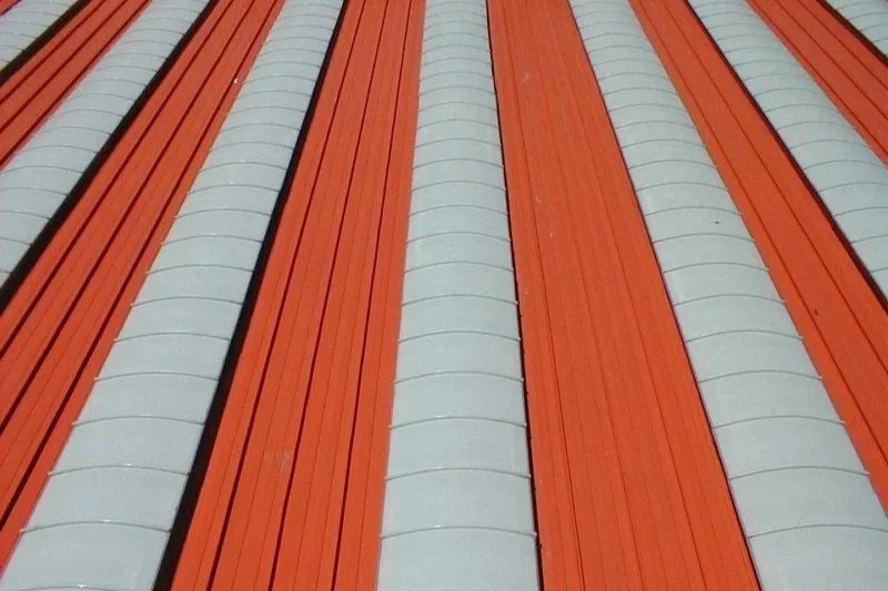 Claraboyas industriales de boveda de cañon corrido para naves industriales, iluminacion industrial.