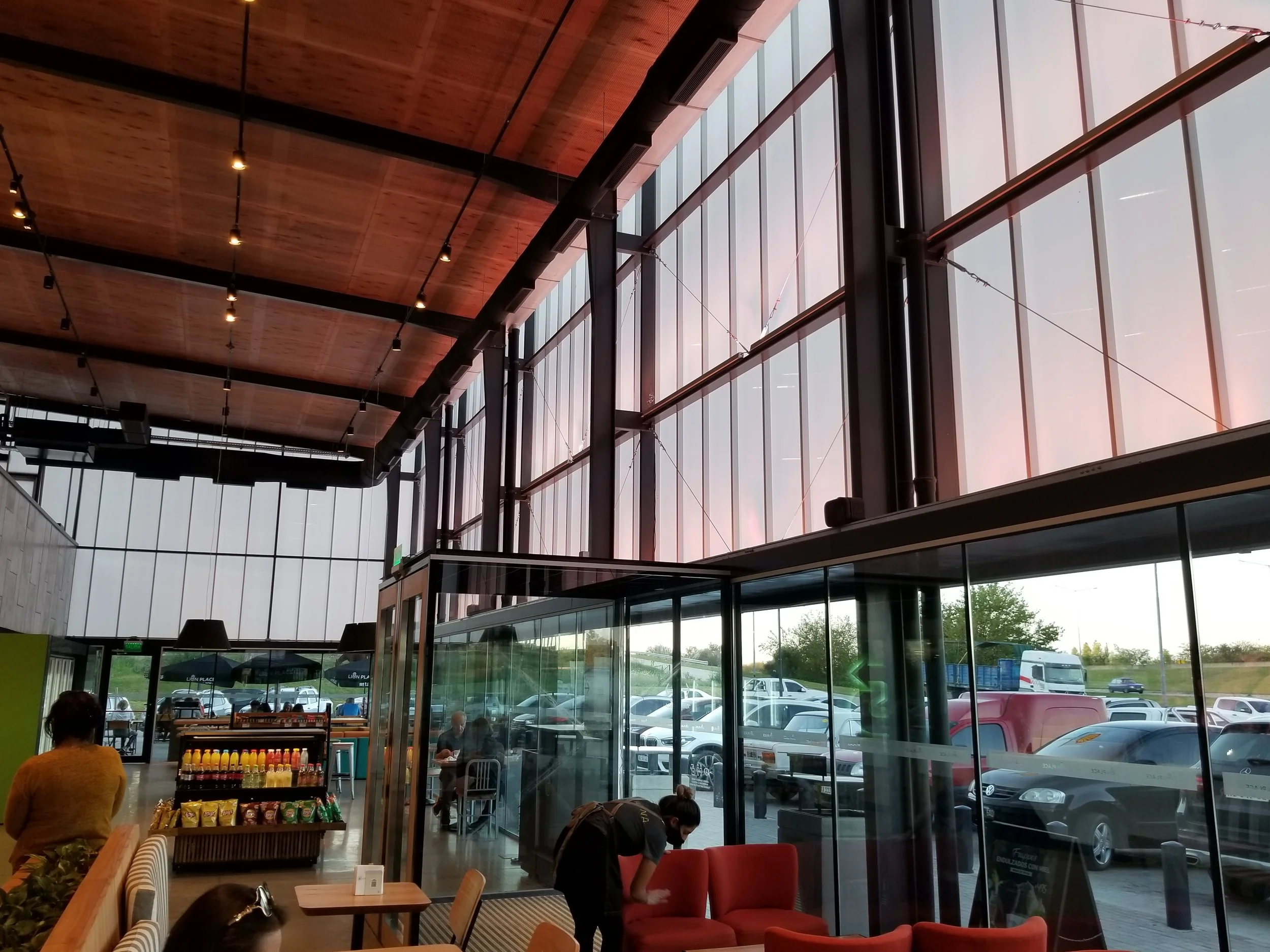 LIONPLACE-20220406_182208 (4).jpg