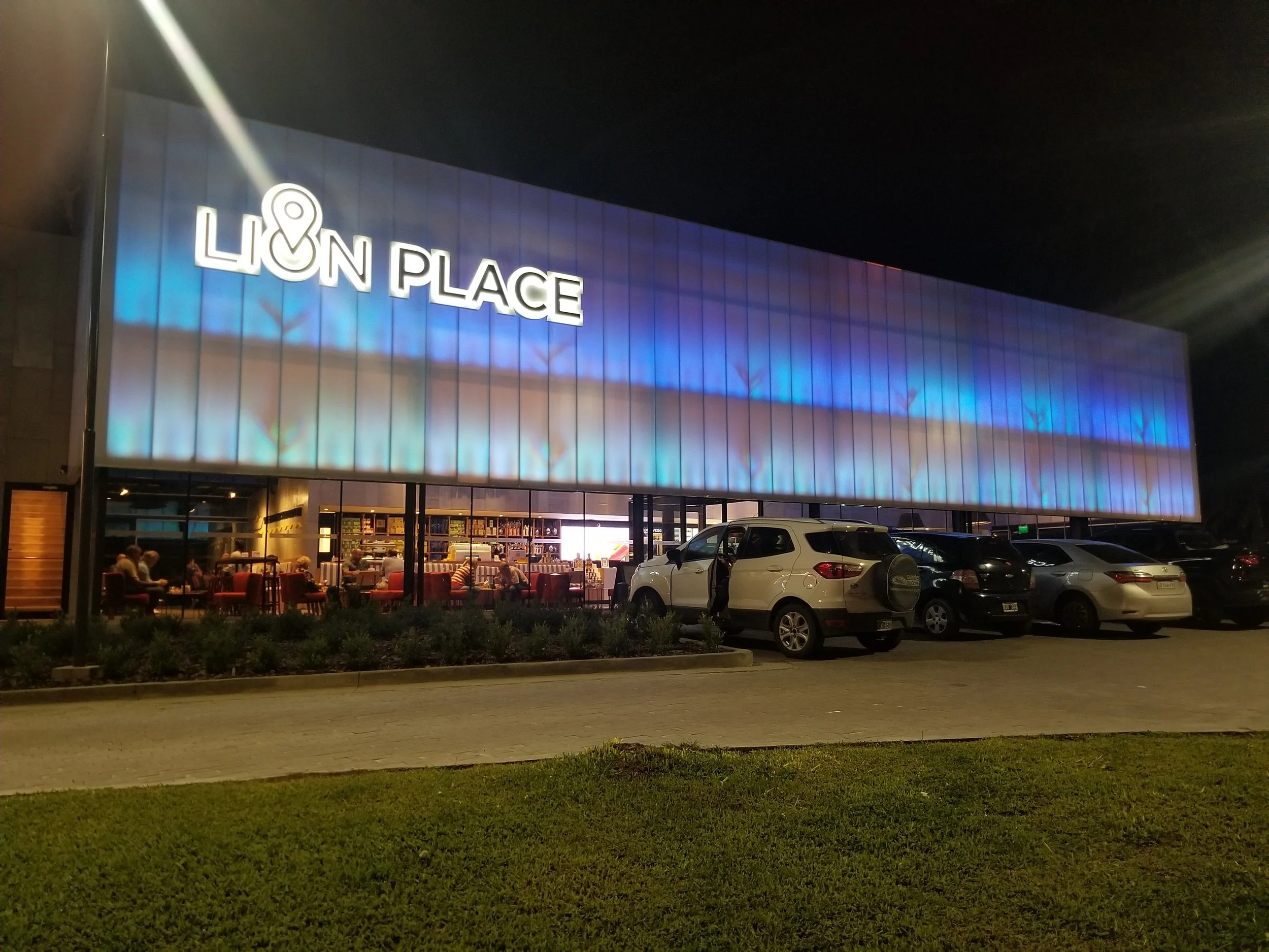 Lion Place, Cardales