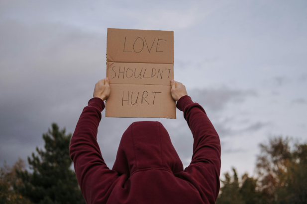 Trauma Bond: 7 Signs You Are Attached to Pain, Not Love