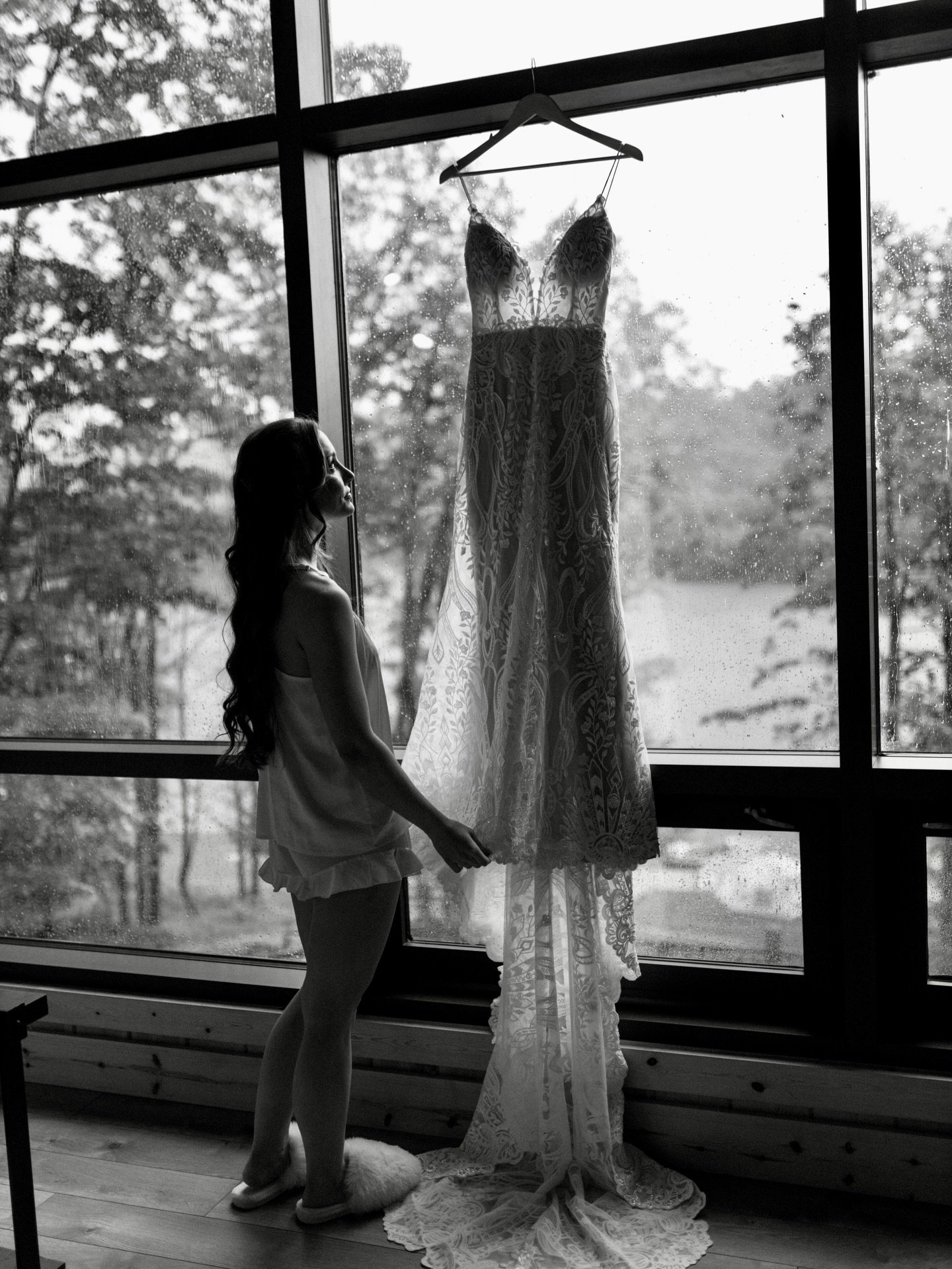 Sucker for Black &amp; White Wedding photos. 📸🖤🤍

Enjoy this throwback ☺️