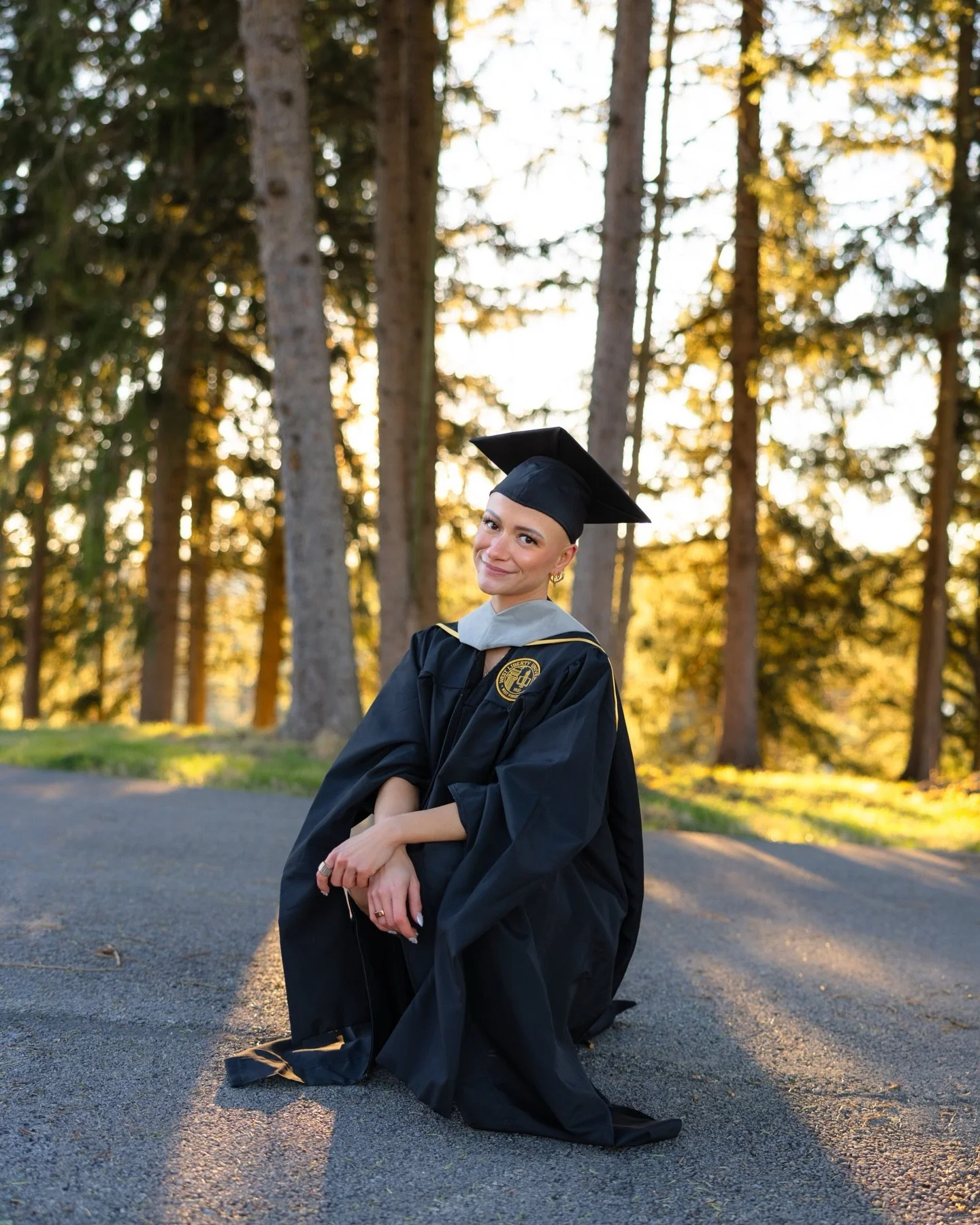 Sneak Peek of my Graduation session I did with @alessarosee 🎓💛

Can&rsquo;t wait to get the rest of these photos to her.
