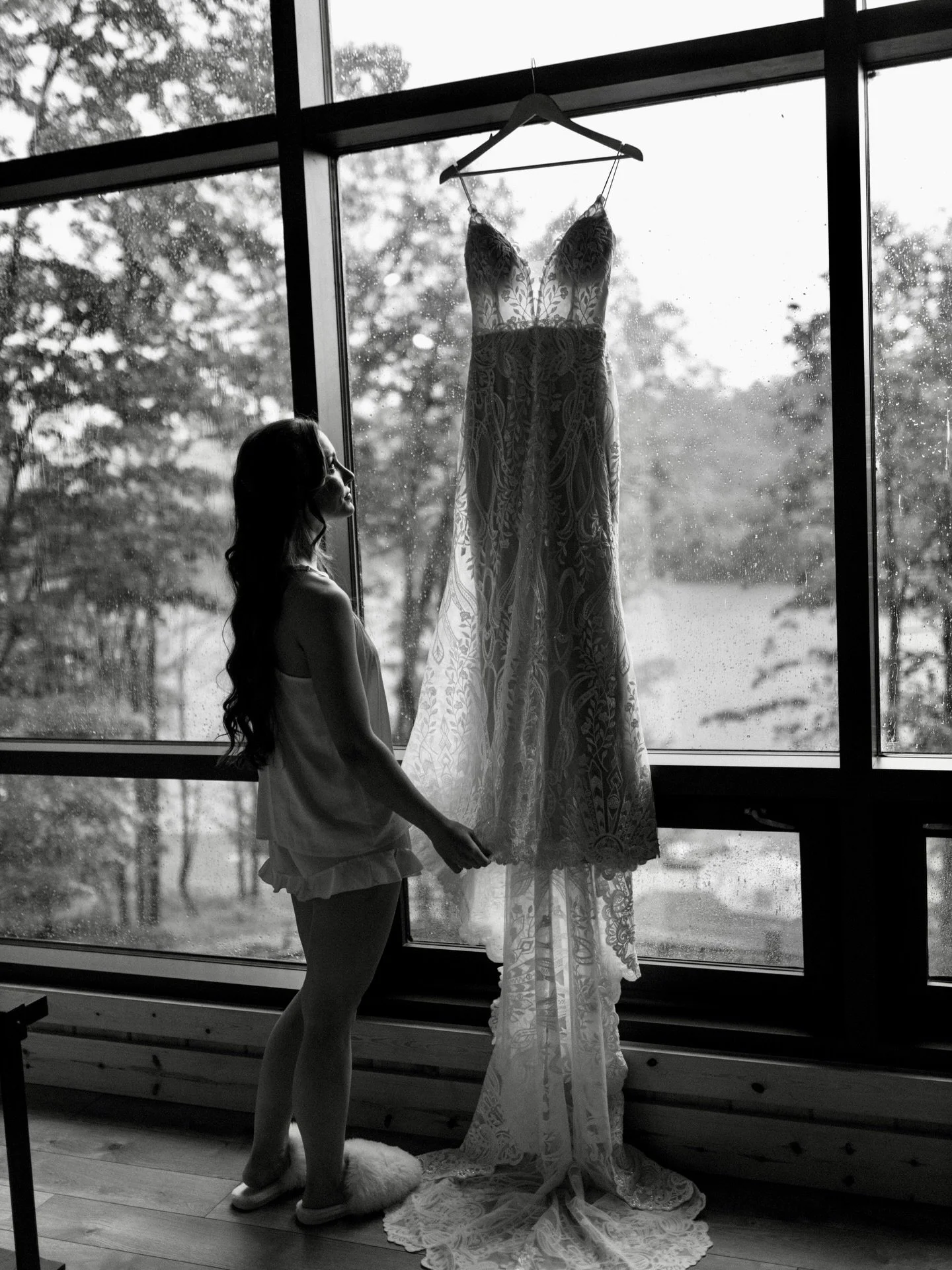 Sucker for Black &amp; White Wedding photos. 📸🖤🤍

Enjoy this throwback ☺️