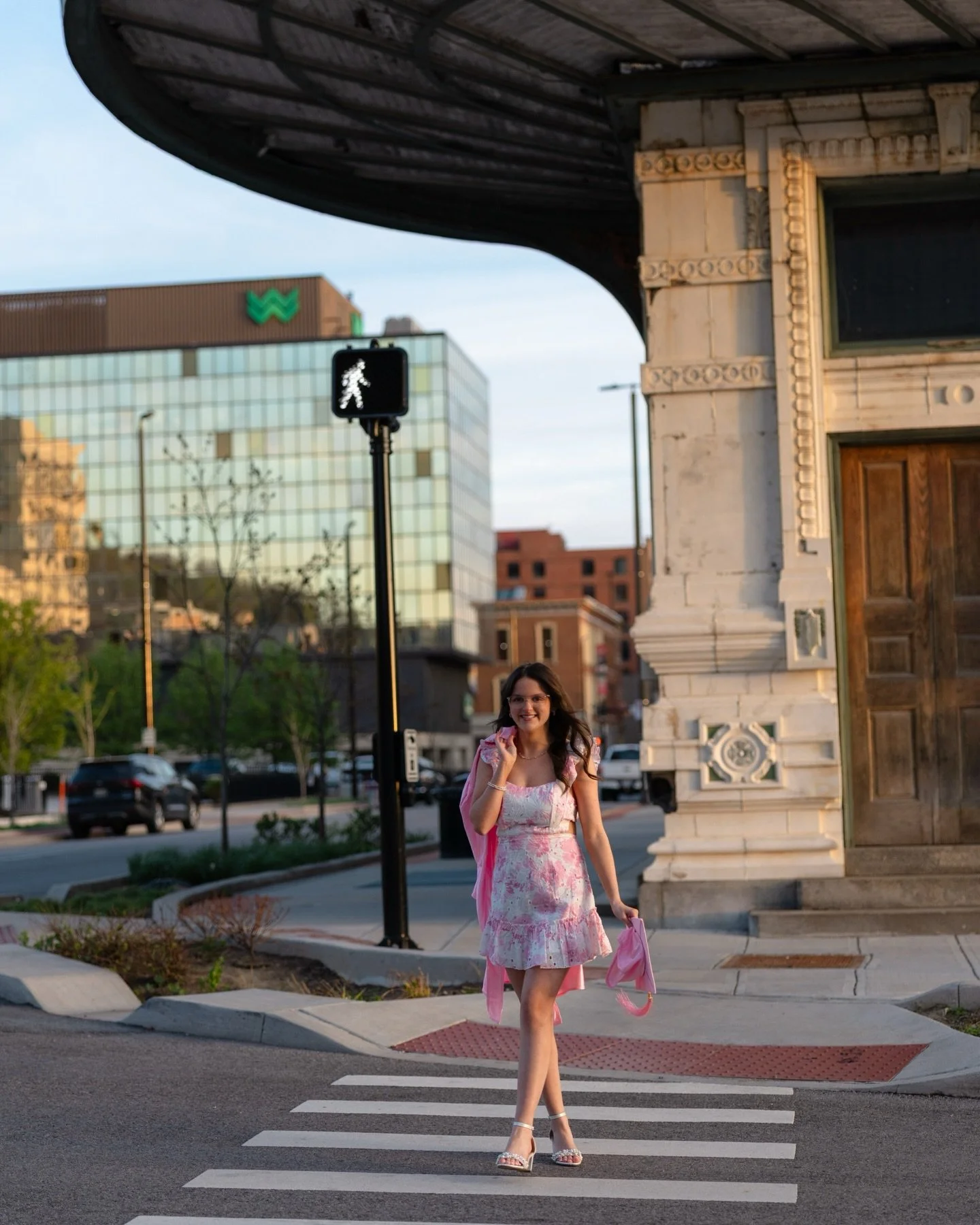 She had the time of her life fighting dragons (aka high school) 🐉🎓

Enjoy this senior session I got to do in Downtown Wheeling with one of my students @lexiseszko! 
One of my first group of kids and fellow swiftie! 💕📸

(Also, featuring her @alani