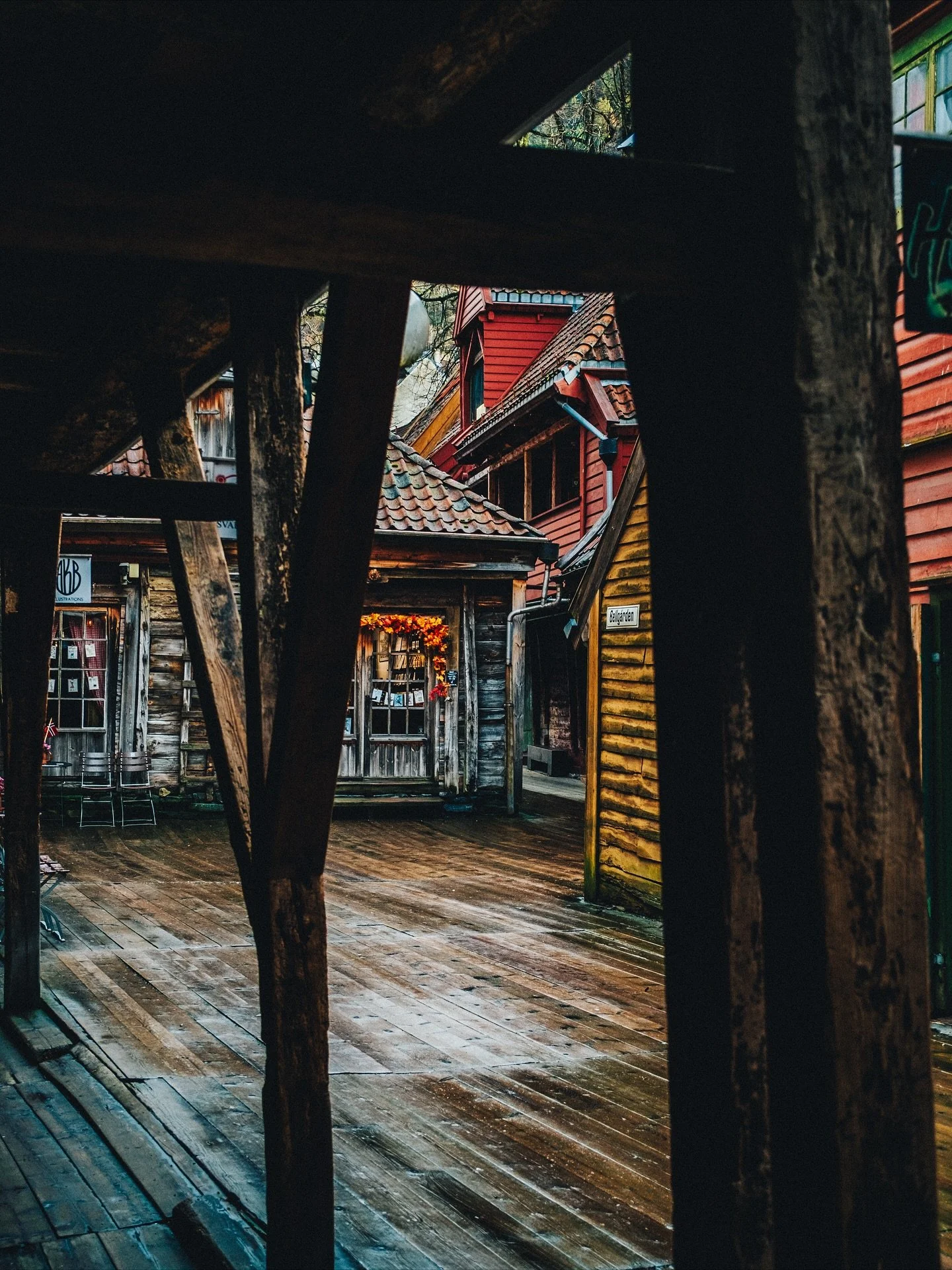 #bergen #bryggen #hanseaticwharf #norge on a very quiet #autumn #sunday #travel