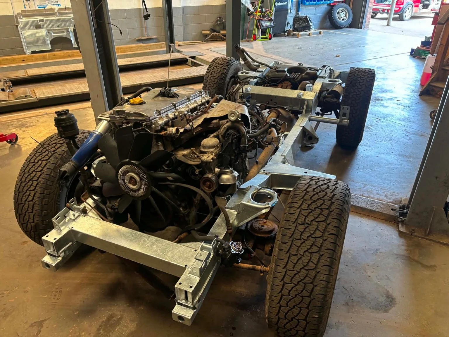 Diesel power looking good on a shiny new chassis! Progress in the rebuild of Delilah! #defender90 #td5 #landroverdefender