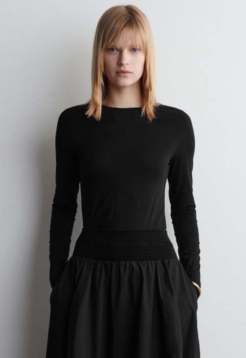 SLIM LIGHTWEIGHT LONG-SLEEVED TOP