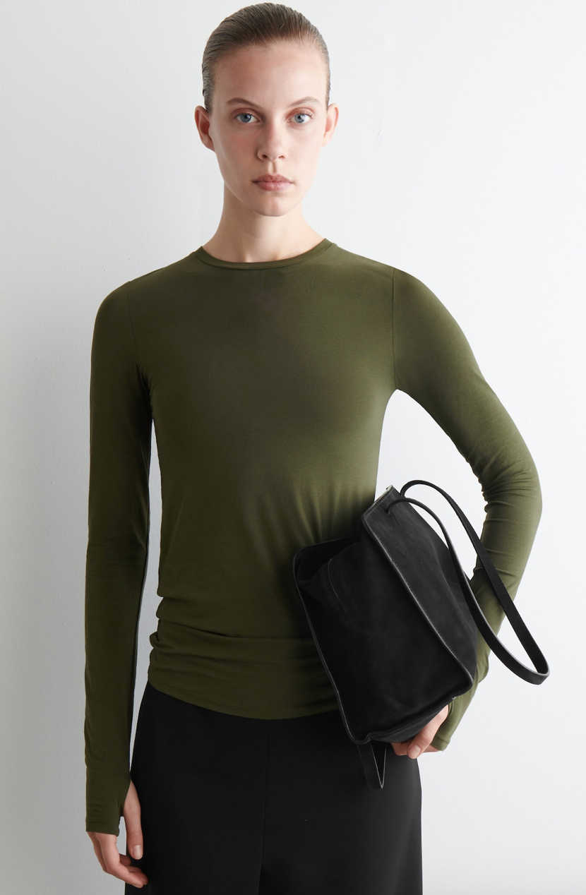 SLIM LIGHTWEIGHT LONG-SLEEVED TOP
